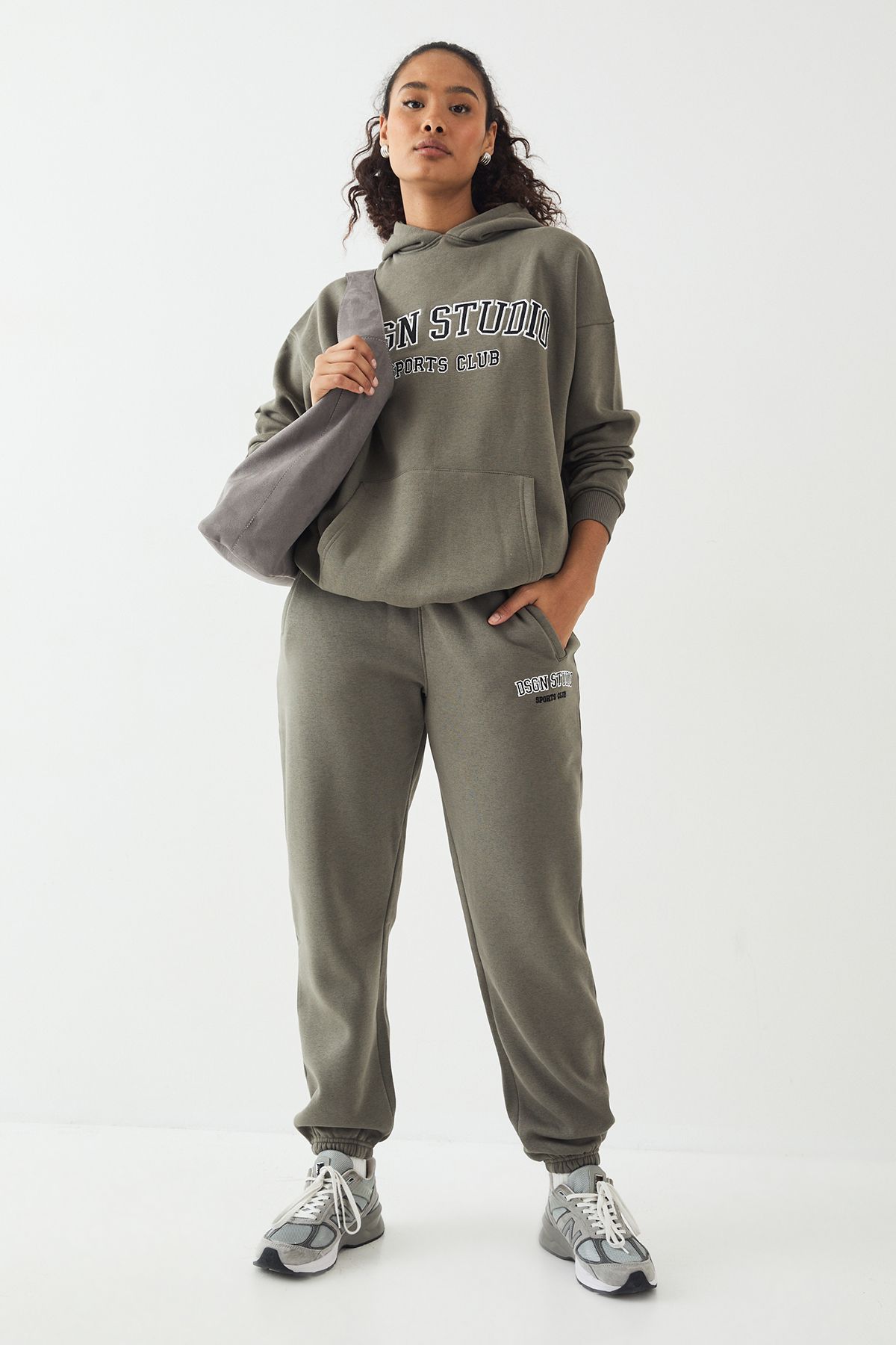 Oversize Jogginghose Mit Dsgn Studio Applikation - Khaki - Xs, Khaki Oversize Jogginghose Mit Dsgn Studio Applikation - Khaki - Xs, Khaki von boohoo