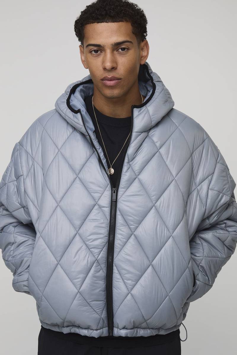 Oversized Boxy High Sheen Diamond Quilted Hooded Funnel Puffer Jacket - Grey - M, Grey Oversized Boxy High Sheen Diamond Quilted Hooded Funnel Puffer Jacket - Grey - M, Grey von boohoo