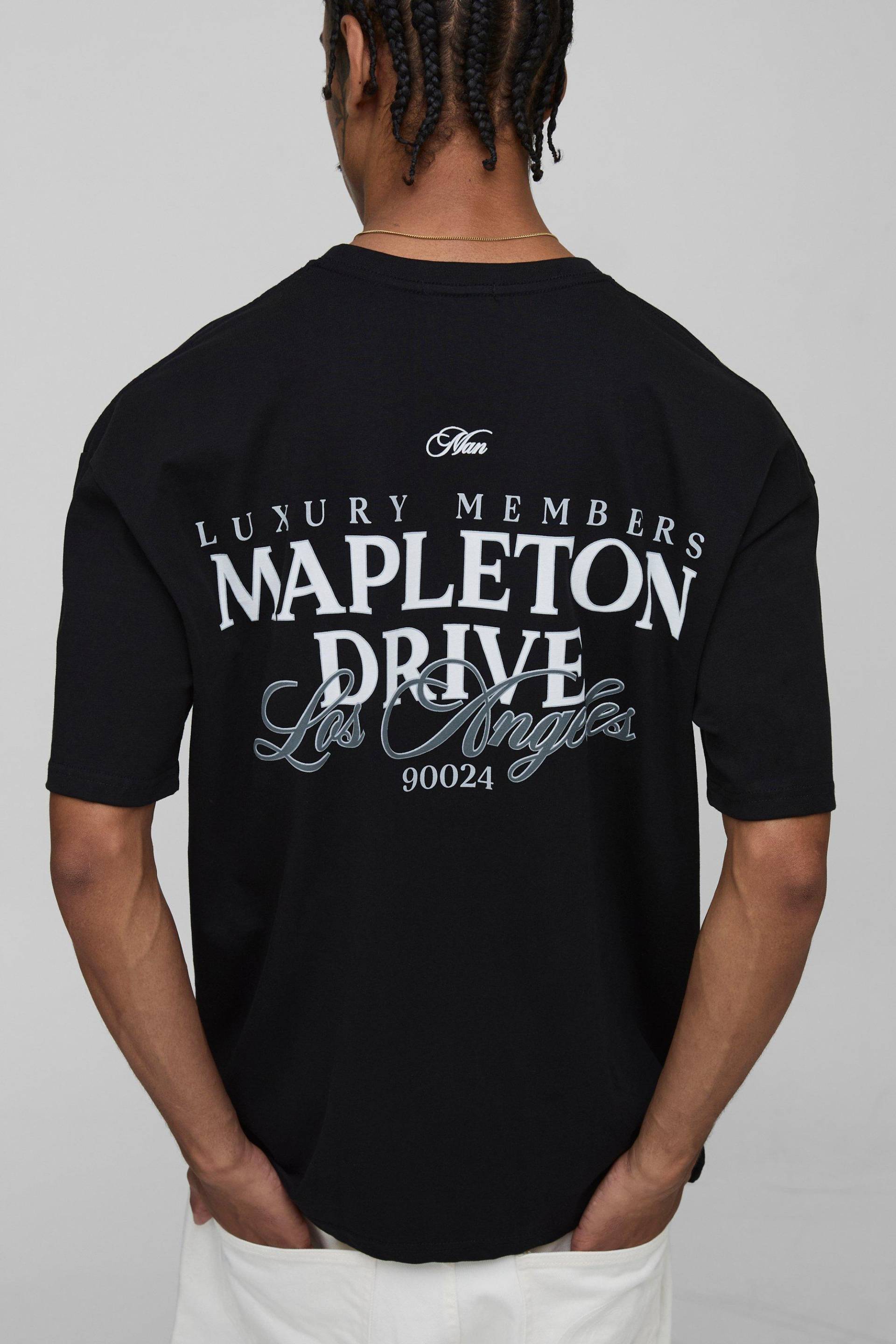 Oversized Man Script Mapleton Drive Extended Neck T-Shirt - Black - L, Black von boohoo