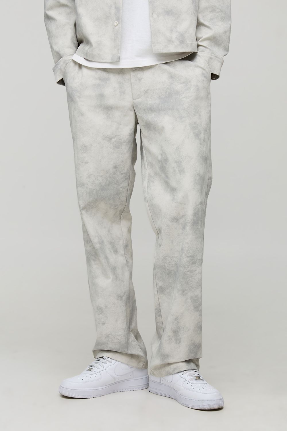 Relaxed Fit Embroidered Stretch Trousers - Stone - 32, Stone von boohoo