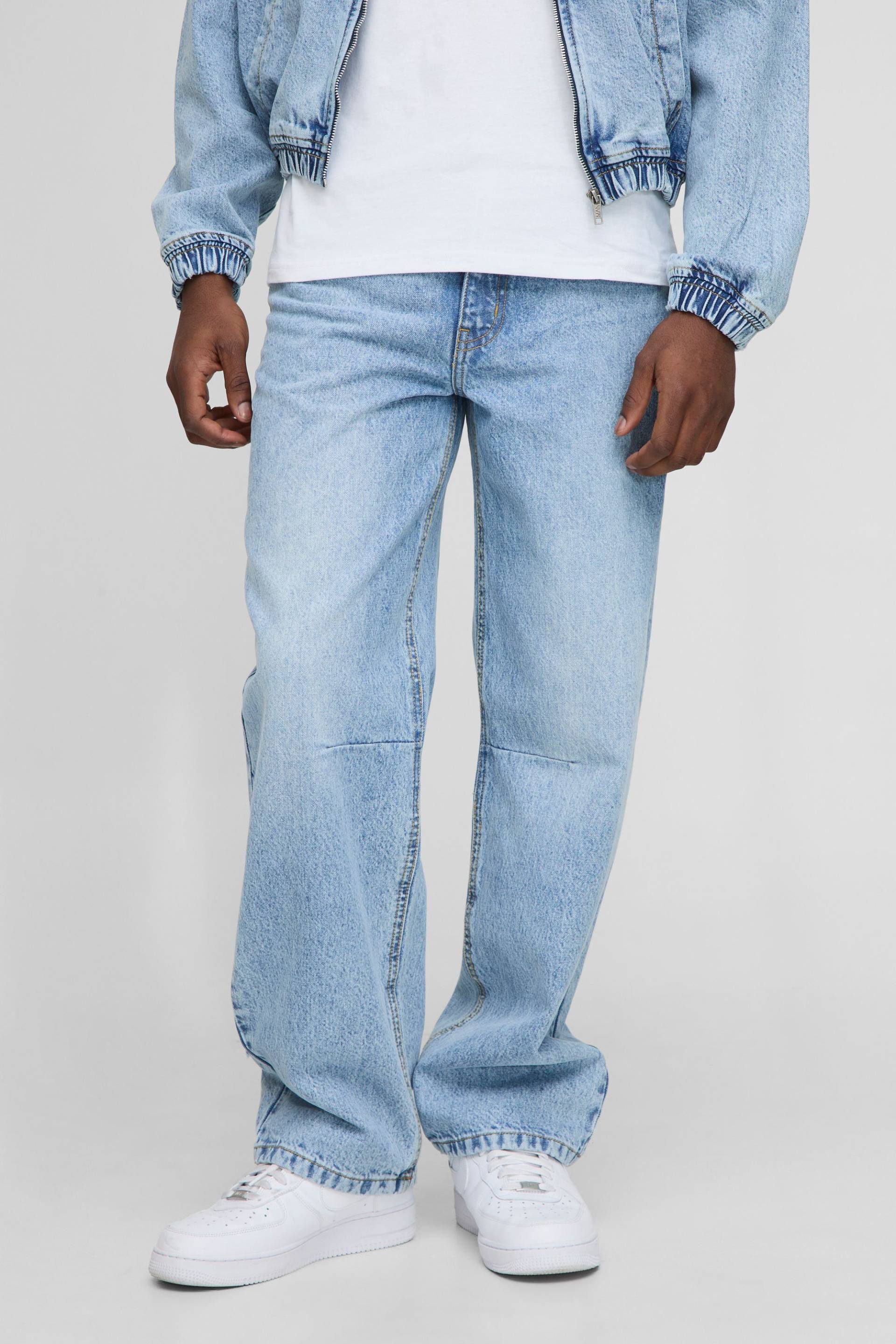 Relaxed Fit Washed Knee Dart Jeans - Light Blue - 34R, Light Blue Relaxed Fit Washed Knee Dart Jeans - Light Blue - 34R, Light Blue von boohoo