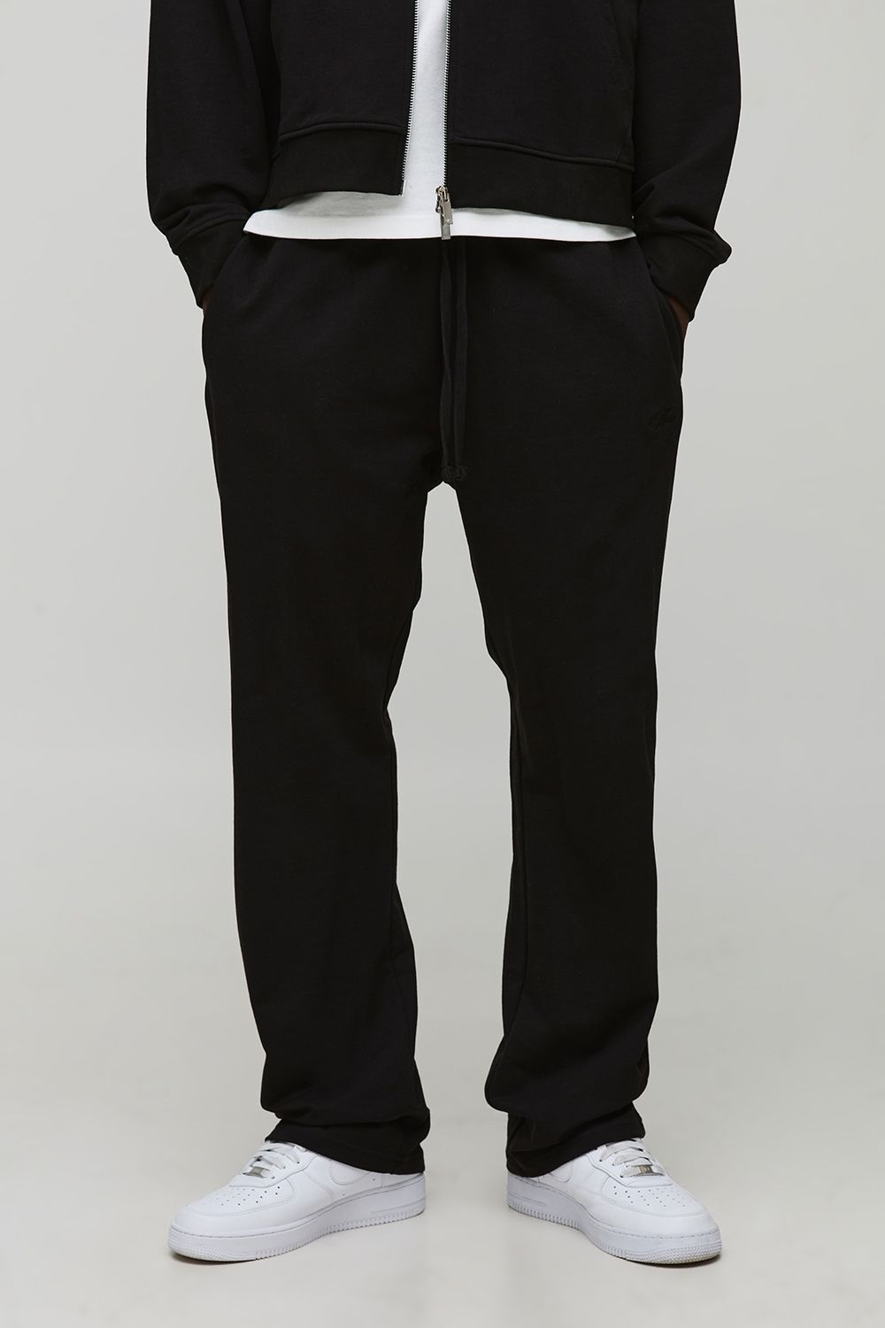 Relaxed Loopback Man Script Embroidered Joggers - Black - M, Black von boohoo