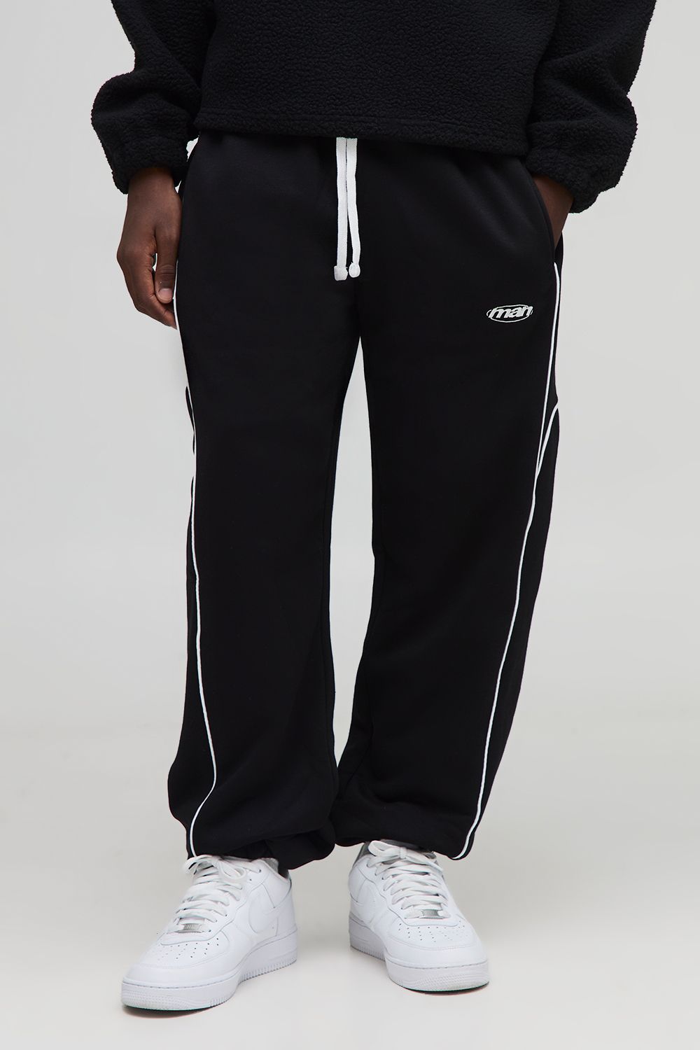 Relaxed Man Sport Joggers With Piping - Black - L, Black von boohoo