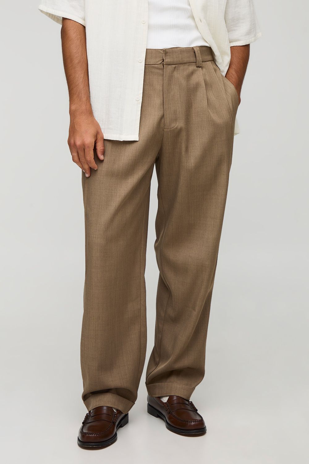 Tapered Pleat Front Trouser With Turn Up Hem - Taupe - 36, Taupe von boohoo
