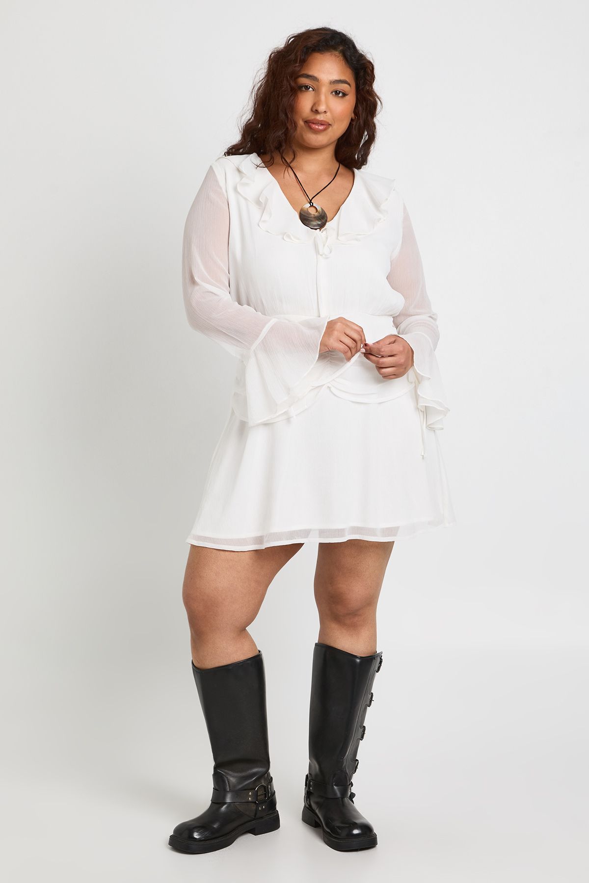 Womens Plus Chiffon Ruched Waist Skater Dress - Ivory - 44, Ivory von boohoo