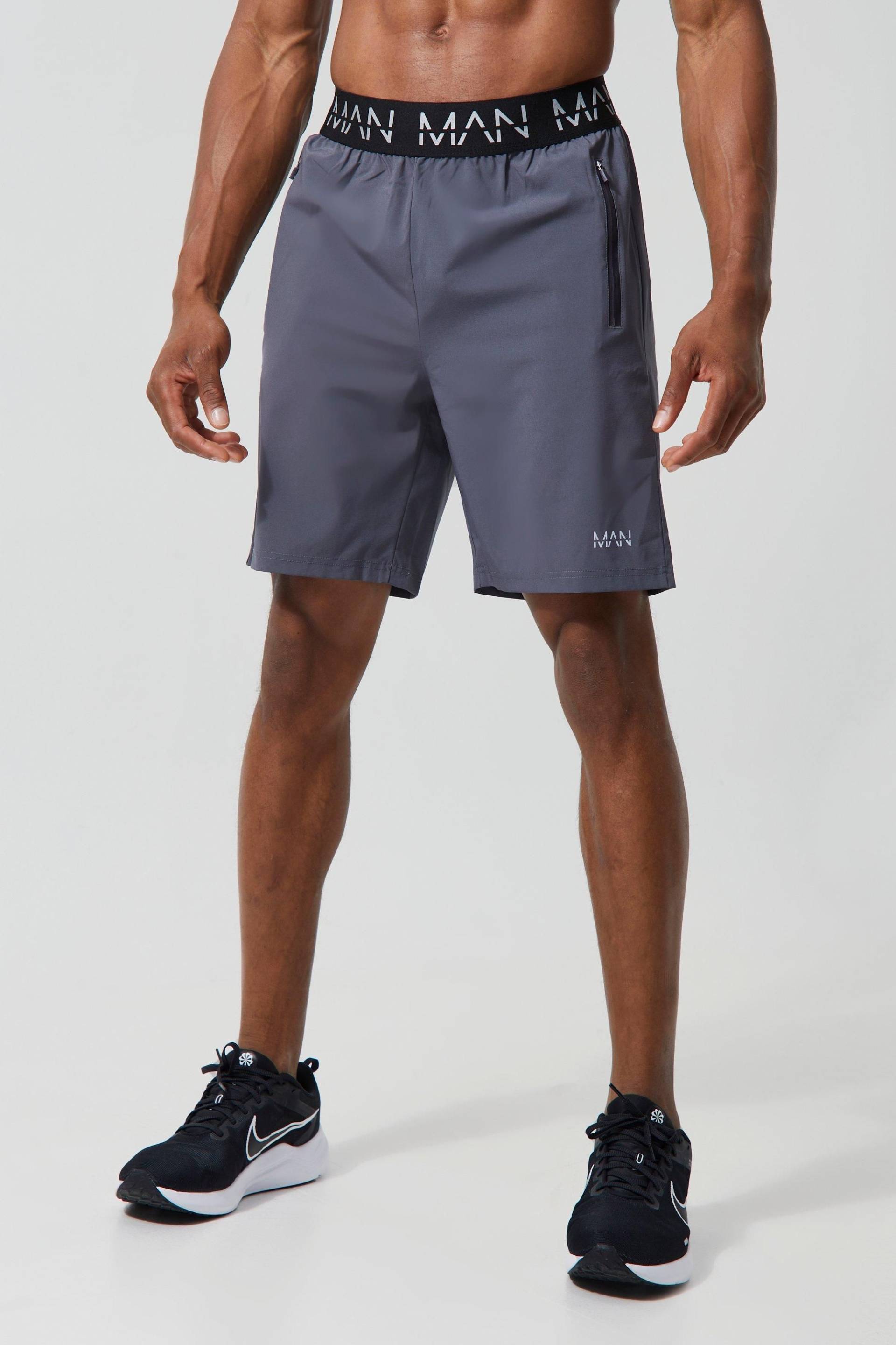 2er-Pack Man Active Gym Shorts mit Reißverschluss-Taschen von boohooman