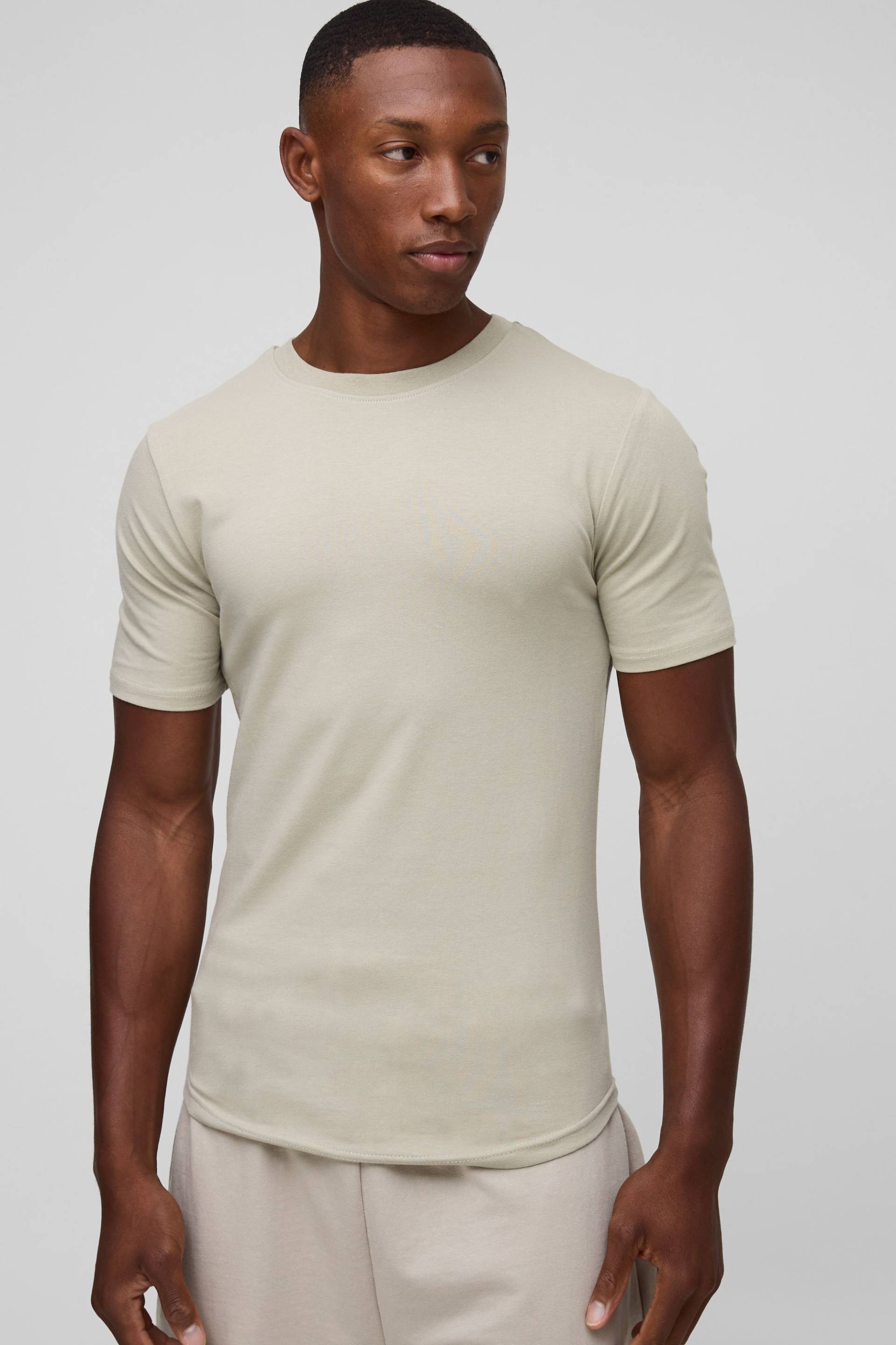 Basic Muscle-Fit T-Shirt - light khaki - S, light khaki von boohooman