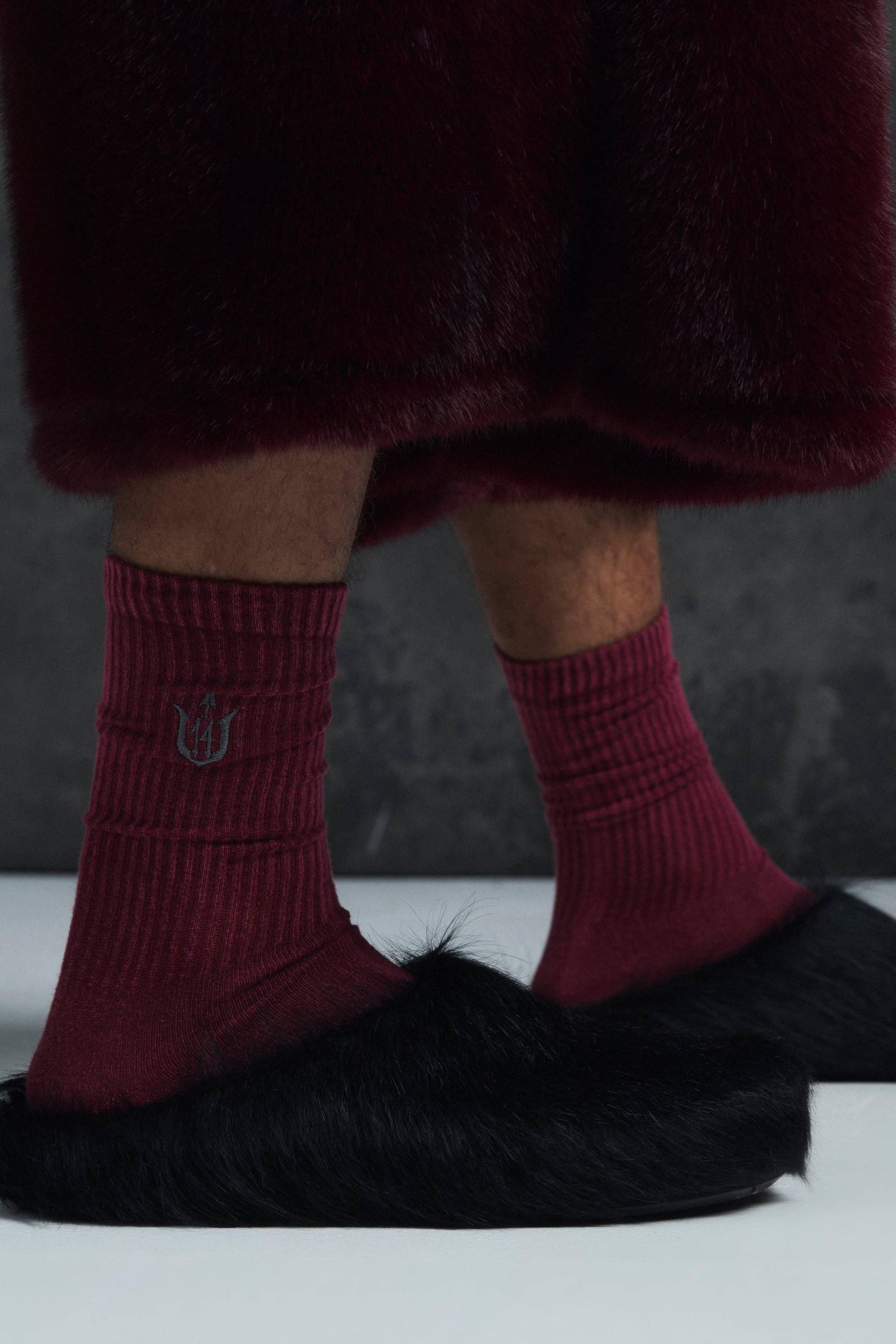 Bestickte Socken mit Trippy Acid Waschung - Rot - ONE SIZE, Rot Bestickte Socken mit Trippy Acid Waschung - Rot - ONE SIZE, Rot von boohooman