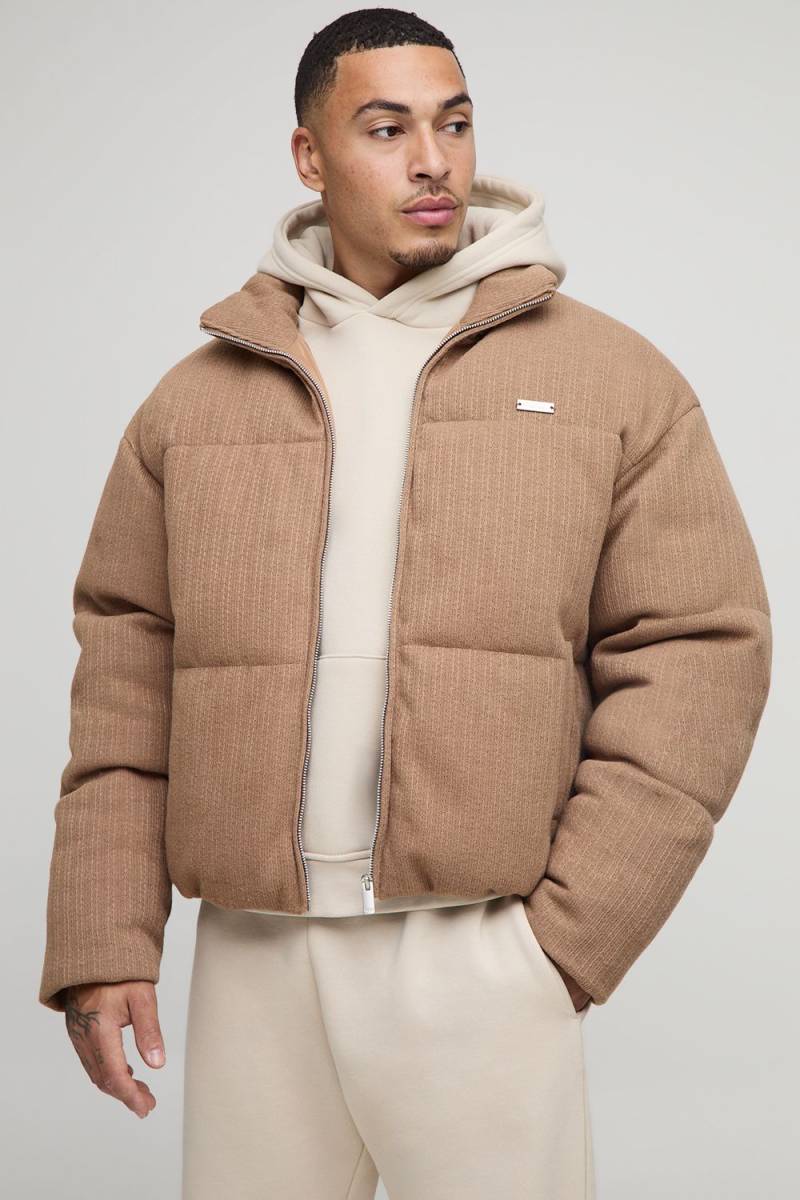 Kastige strukturierte Steppjacke mit Trichterkragen - Beige - XS, Beige Kastige strukturierte Steppjacke mit Trichterkragen - Beige - XS, Beige von boohooman