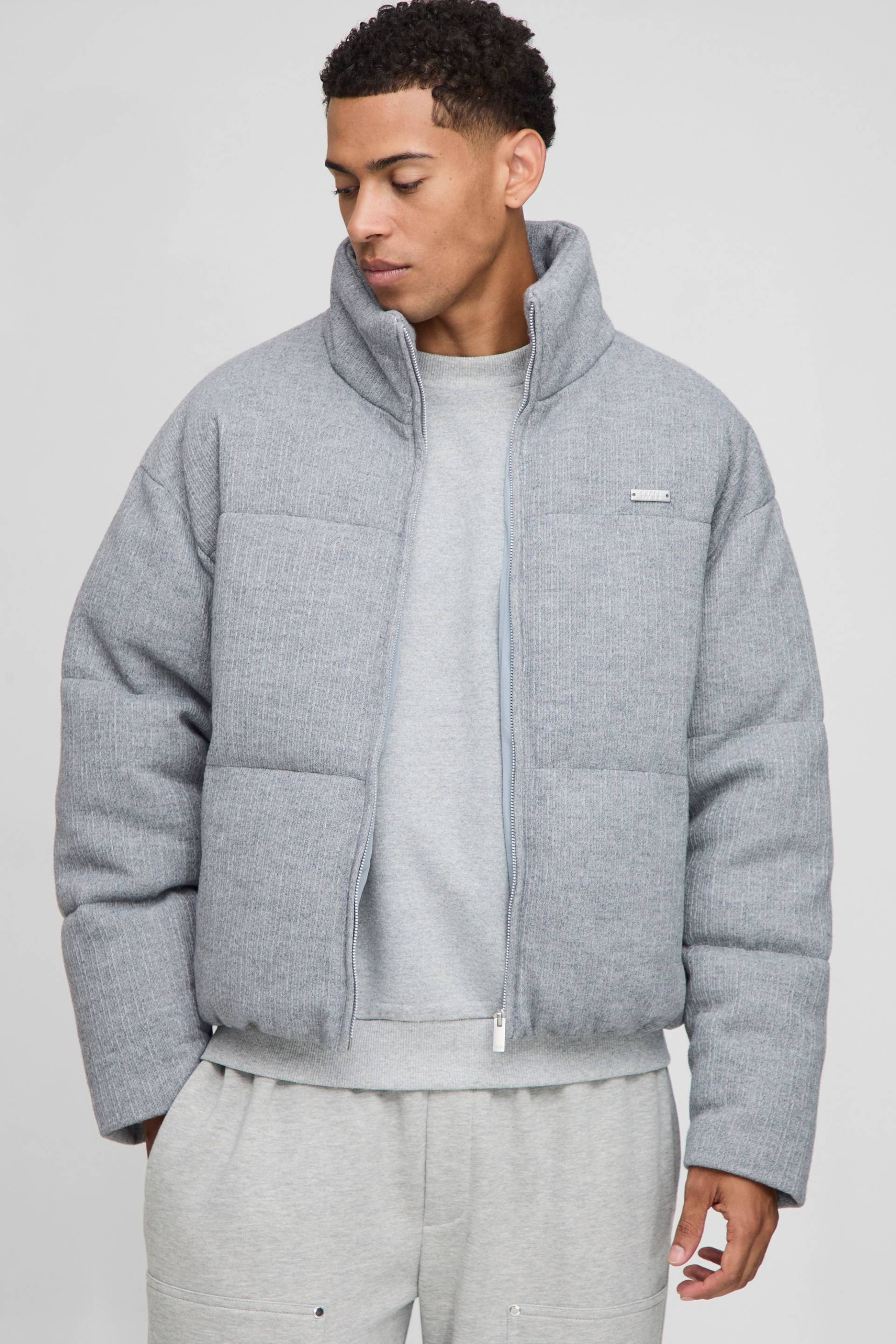 Kastige strukturierte Steppjacke mit Trichterkragen - Grau - M, Grau von boohooman