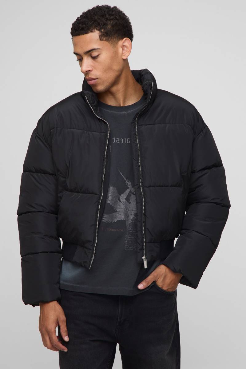 Kastige Steppjacke mit Trichterkragen - Schwarz - XS, Schwarz Kastige Steppjacke mit Trichterkragen - Schwarz - XS, Schwarz von boohooman