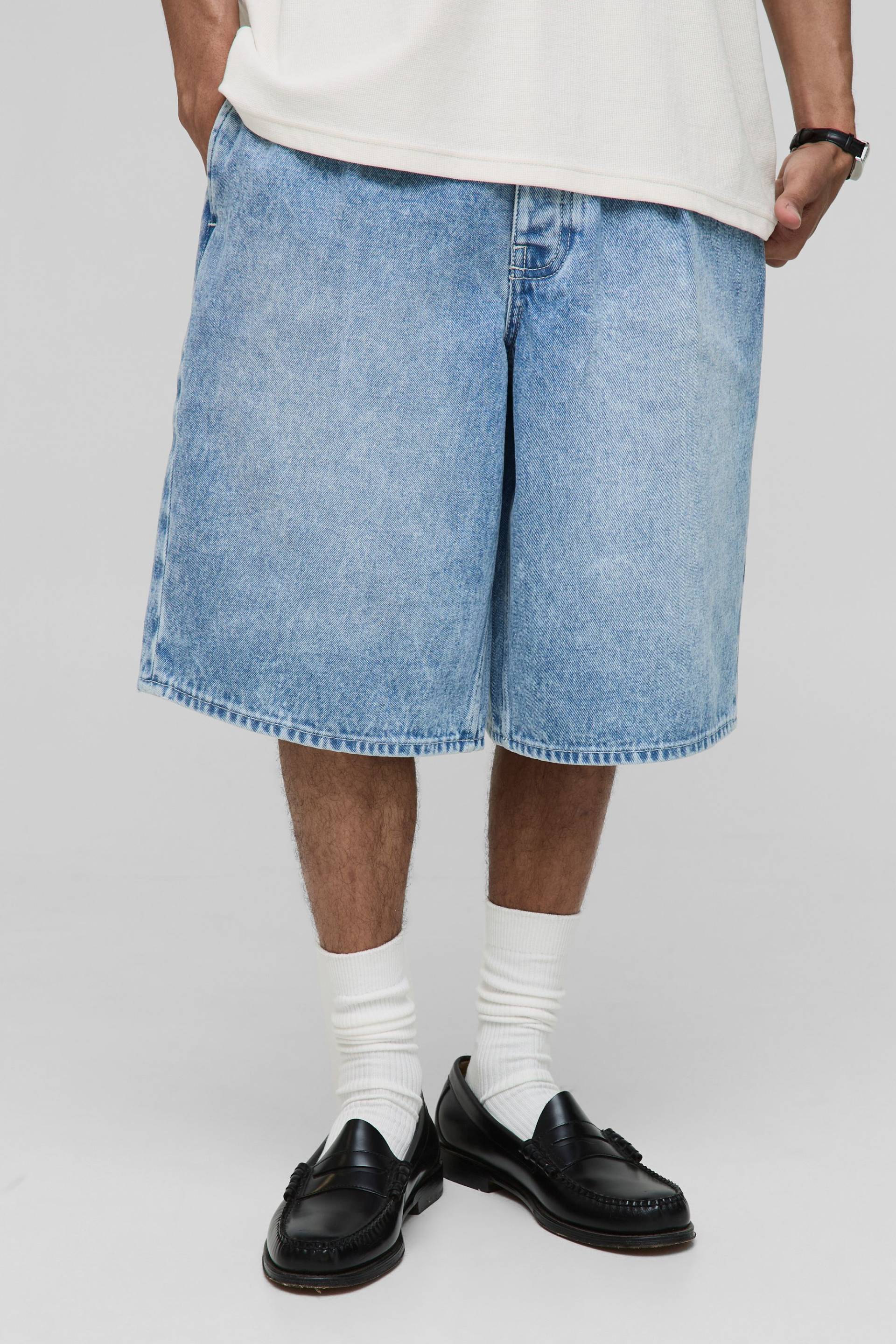 Denim-Jorts mit Bundfalte von boohooman