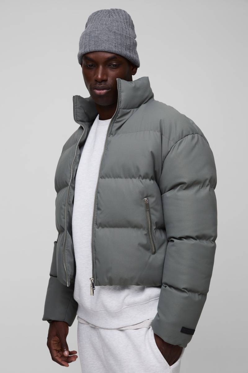 Kastige Man Steppjacke mit Trichterkragen in Grau von boohooman