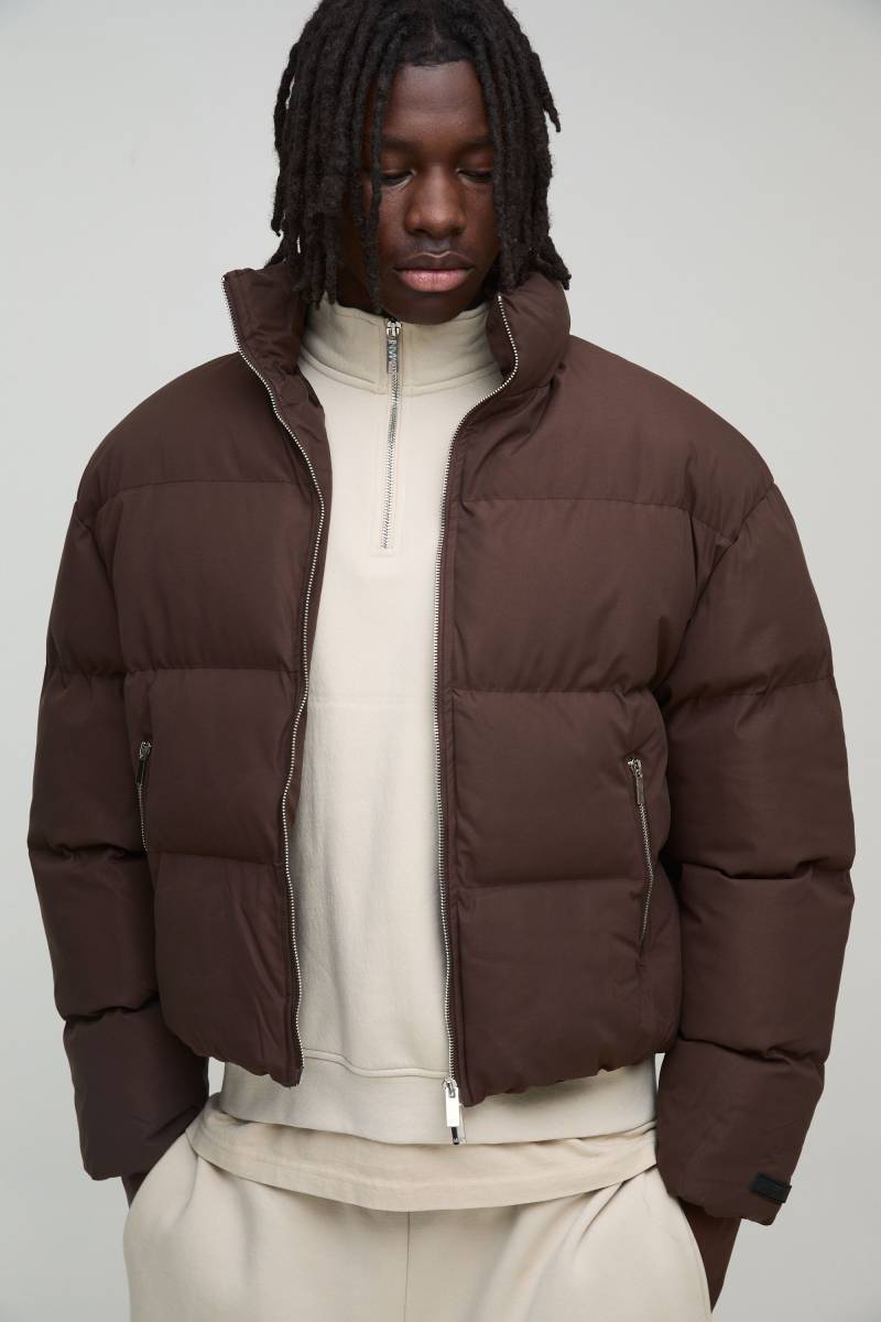 Kastige Man Steppjacke mit Trichterkragen in braun - XS, Braun von boohooman