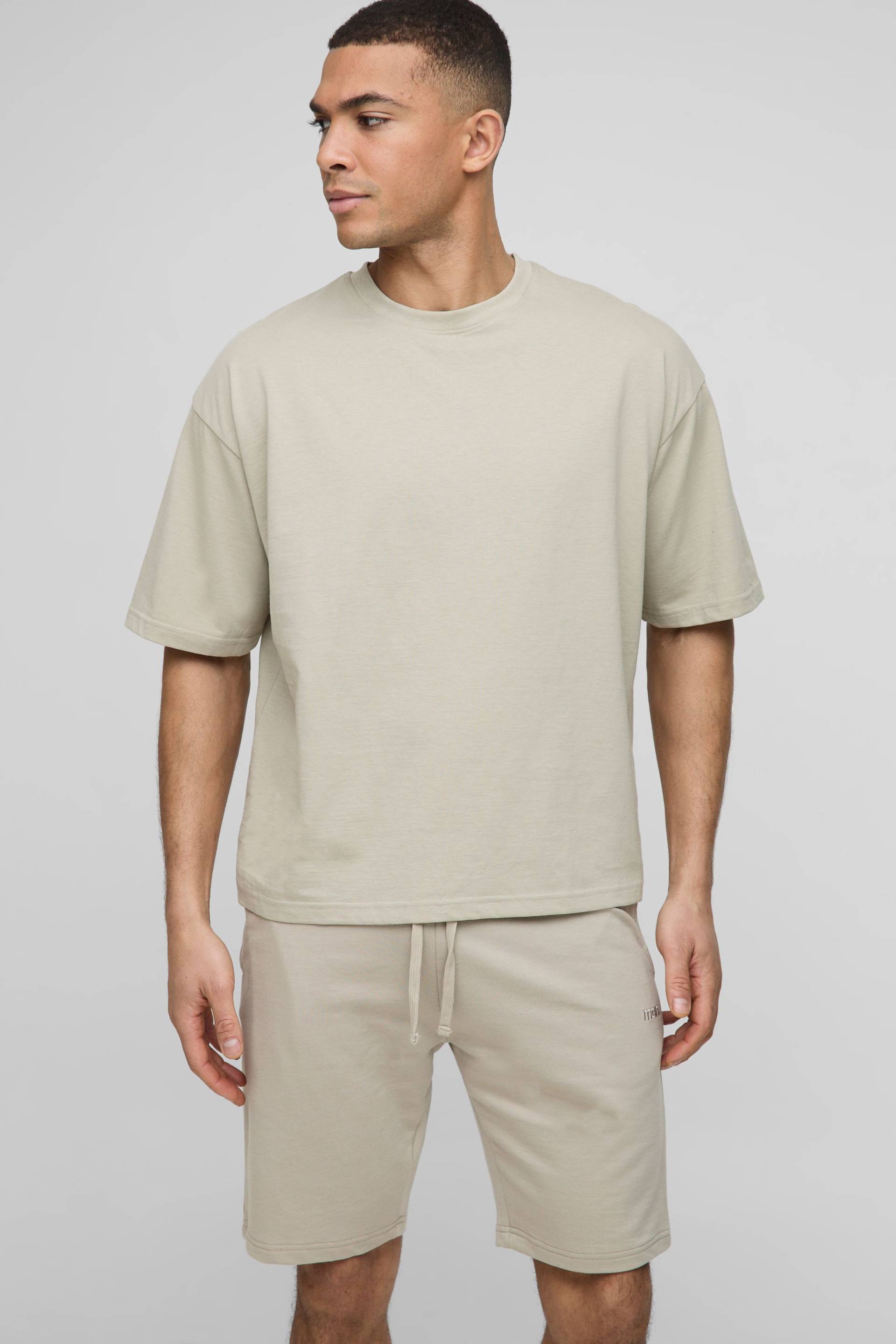 Kastiges Basic Oversize Rundhals T-Shirt - light khaki - XL, light khaki von boohooman