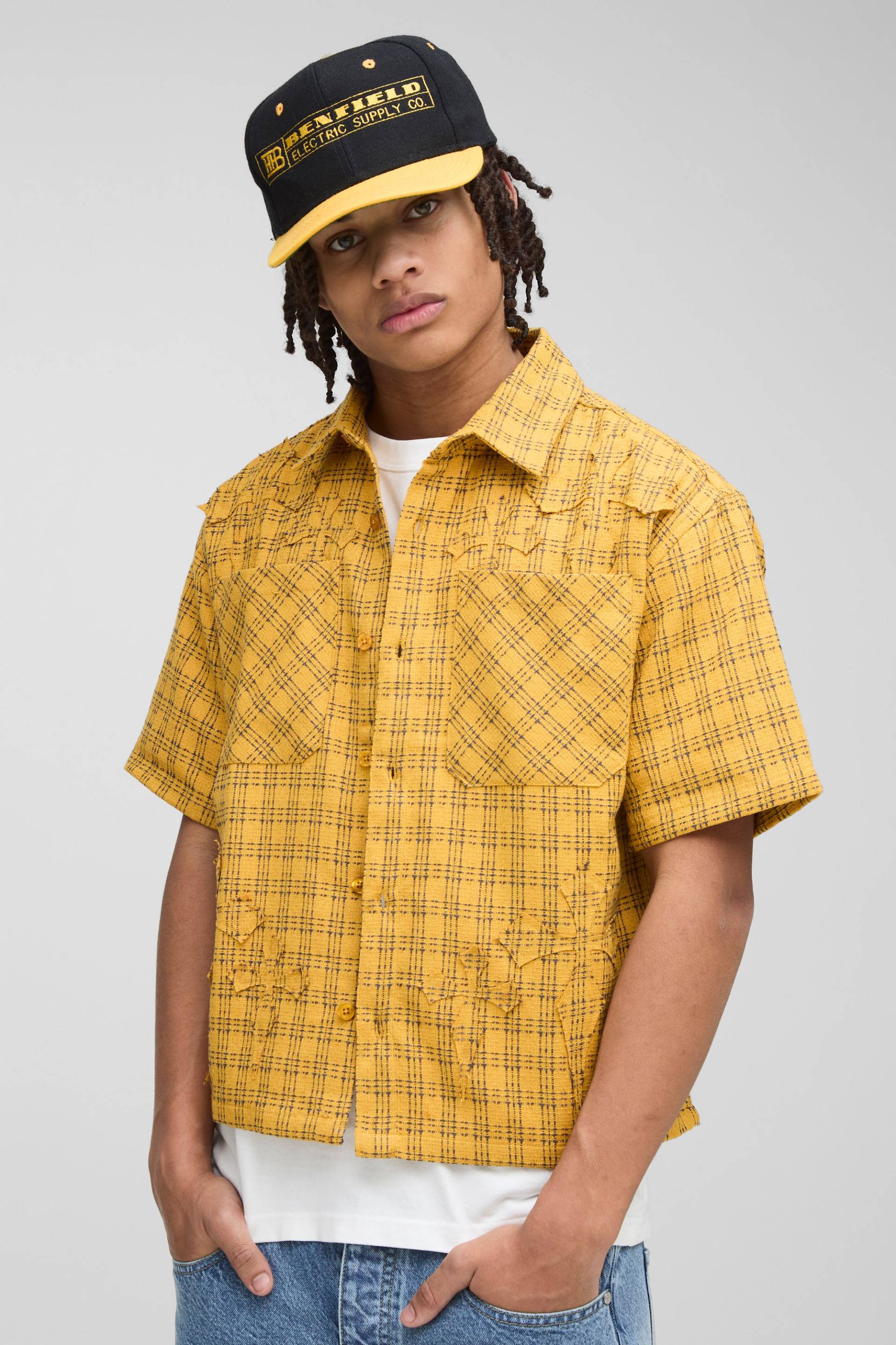 Kastiges Oversize Karohemd mit Kreuz-Applikation und doppelten Taschen - Gelb - XS, Gelb von boohooman