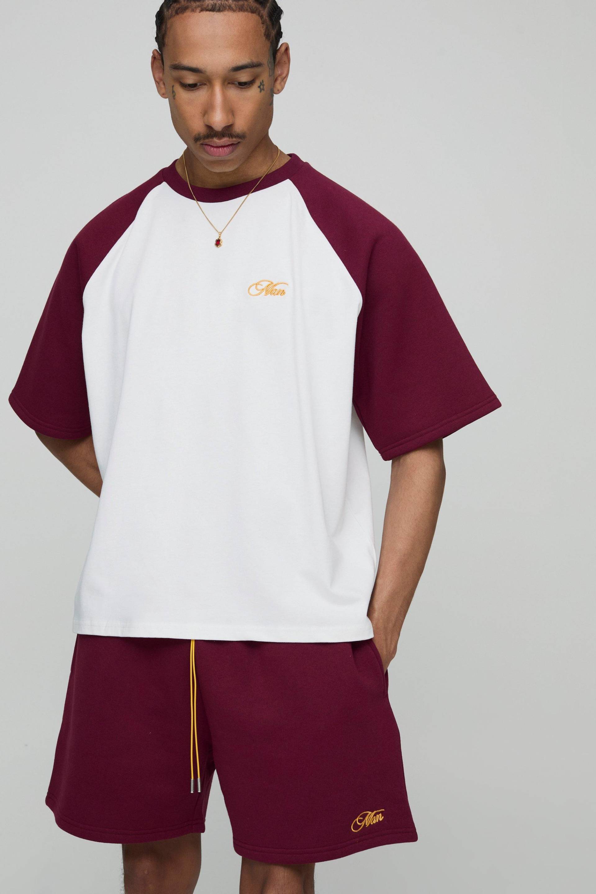 Kastiges Oversize Man Raglan T-Shirt & Shorts - Burgund - M, Burgund von boohooman