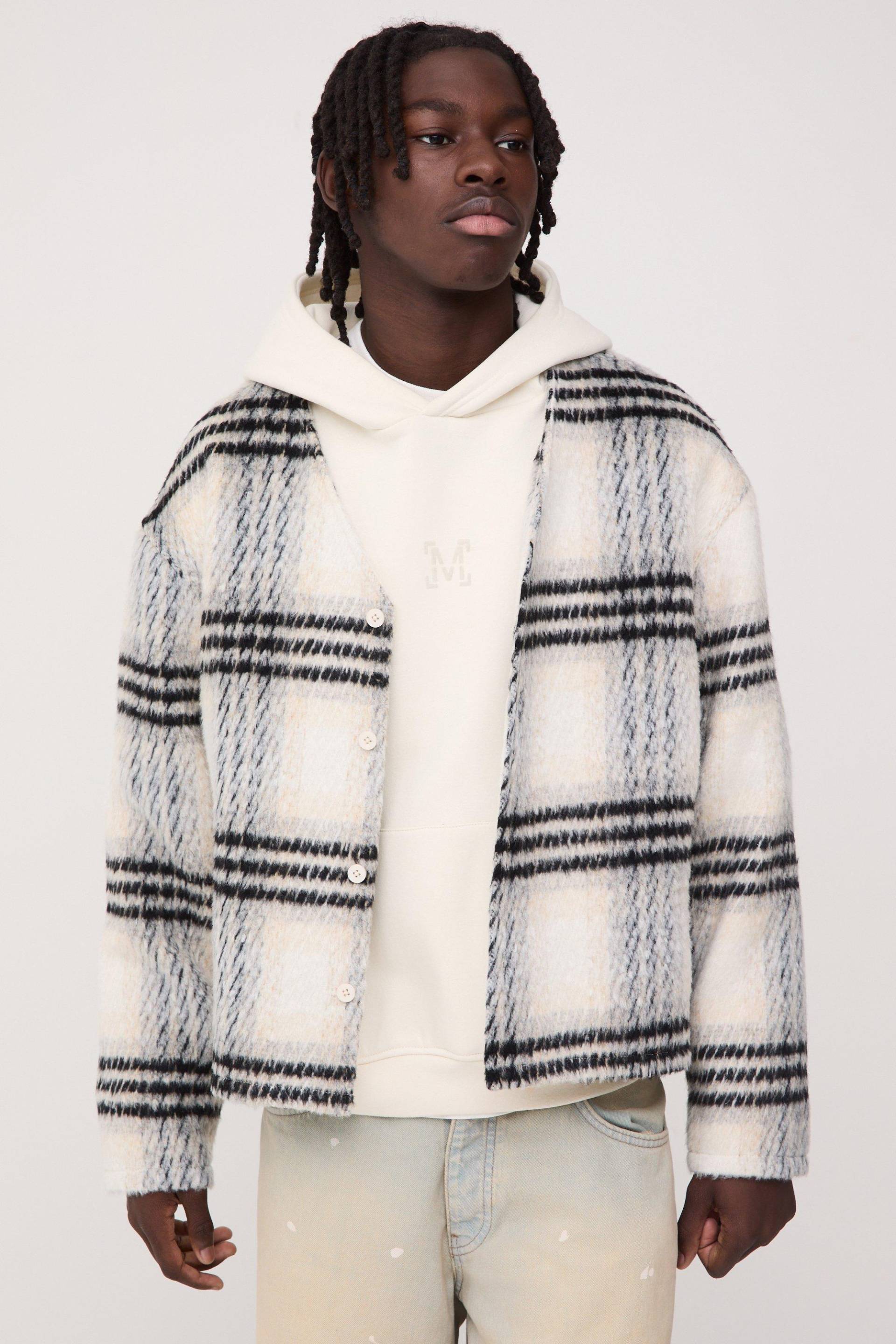 Kragenloses kariertes Oversize Overshirt - Ecru - M, Ecru Kragenloses kariertes Oversize Overshirt - Ecru - M, Ecru von boohooman