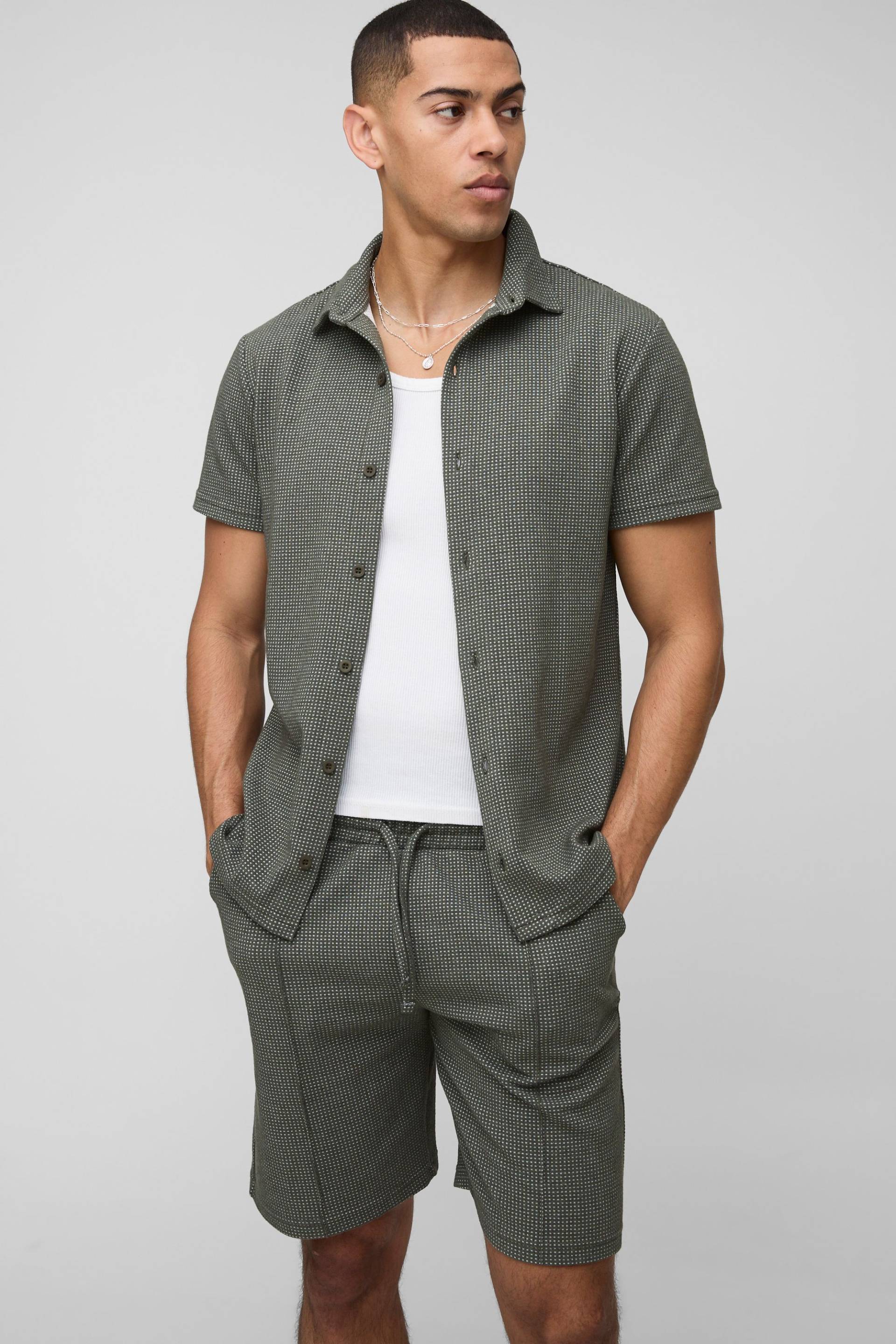 Kurzärmliges Slim-Fit Hemd mit Kragen & Shorts - Khaki - XS, Khaki von boohooman