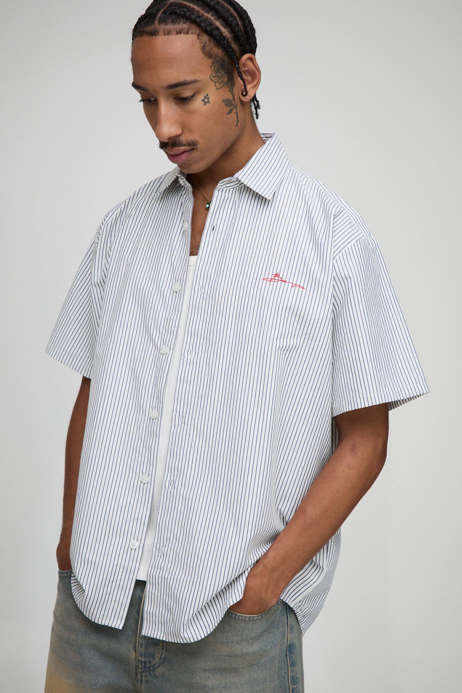 Kurzärmliges gestreiftes Super Oversize Man Hemd aus Baumwolle von boohooman