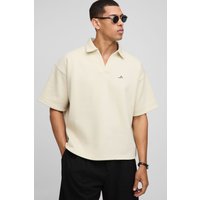 Kurzärmliges kastiges Oversize Rugby-Poloshirt mit B-Stickerei von boohooman