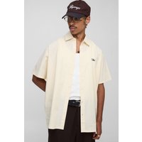 Kurzärmliges super Oversize Hemd mit Streifen und Man-Stickerei - Gelb - M, Gelb von boohooman