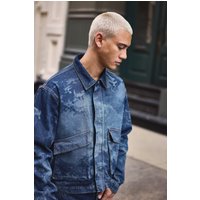 Kurze lockere Jeansjacke mit Renaissance Laser-Print Kurze lockere Jeansjacke mit Renaissance Laser-Print von boohooman