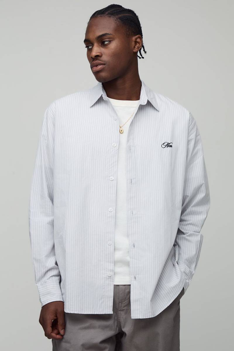 Langärmliges gestreiftes Super Oversize Hemd mit Man-Stickerei - Weiß - XL, Weiß von boohooman