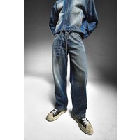 Lockere Jeans mit blauem Strass-Gürtel von boohooman