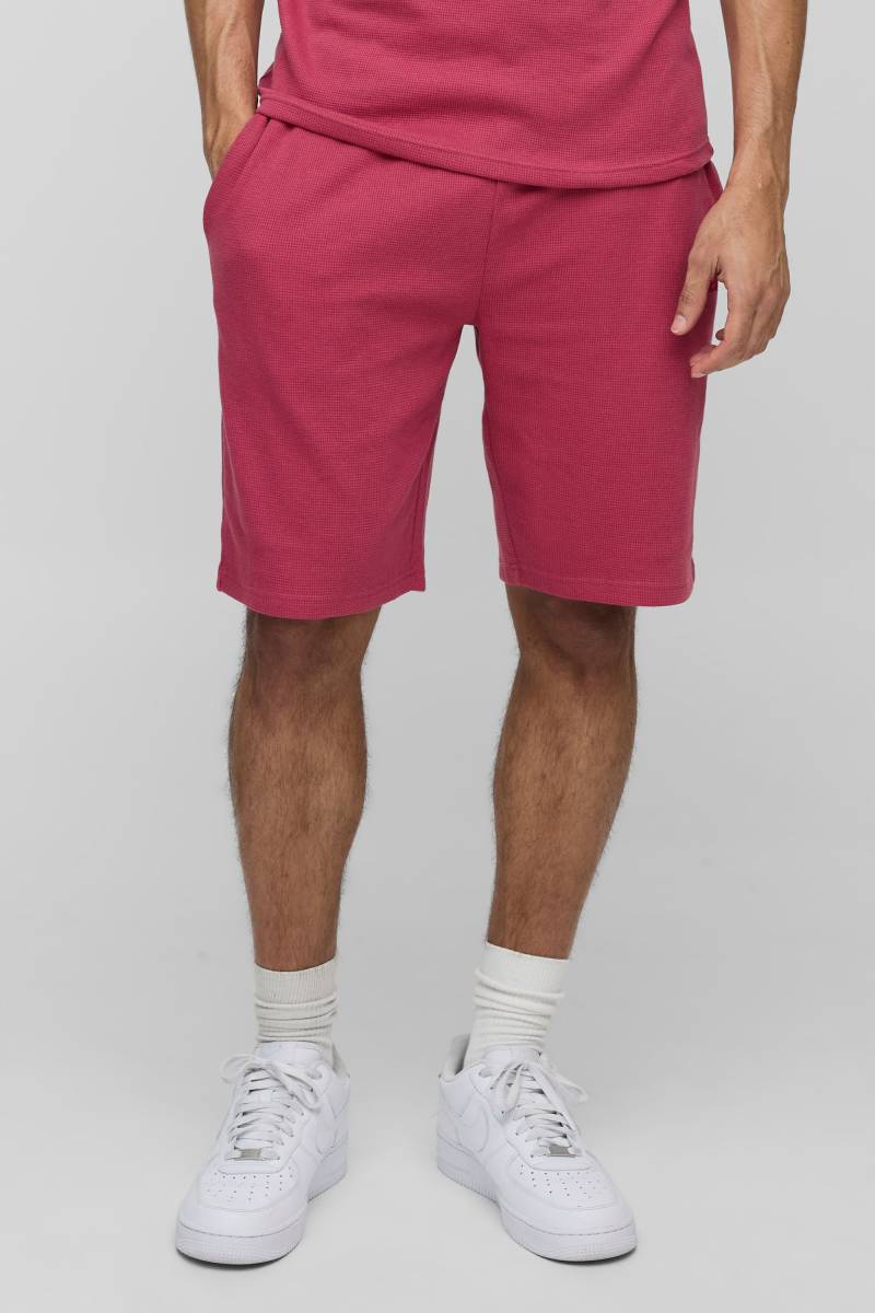 Lockere Shorts in Waffeloptik mit MAN-Print - Rot - L, Rot von boohooman