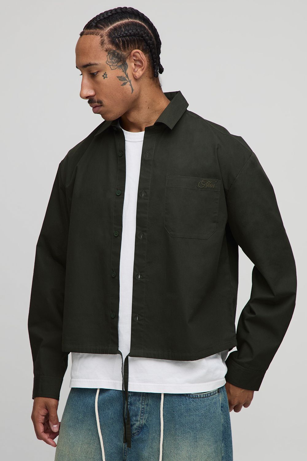 Langärmliges kastiges Oversize Hemd mit Stickerei - Khaki - S, Khaki von boohooman