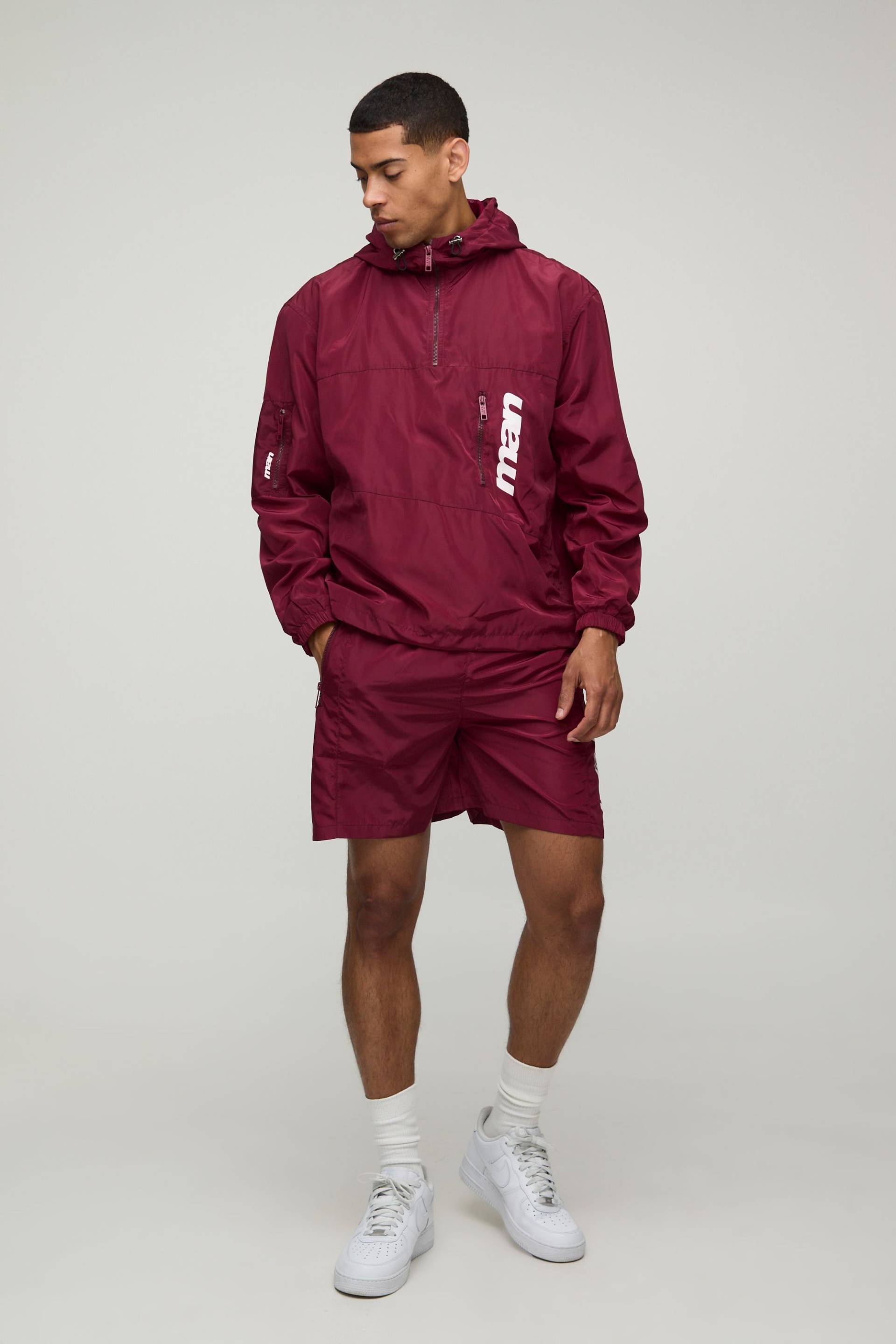 Oversize Man Nylon-Jacke mit Kapuze - Rot - L, Rot von boohooman