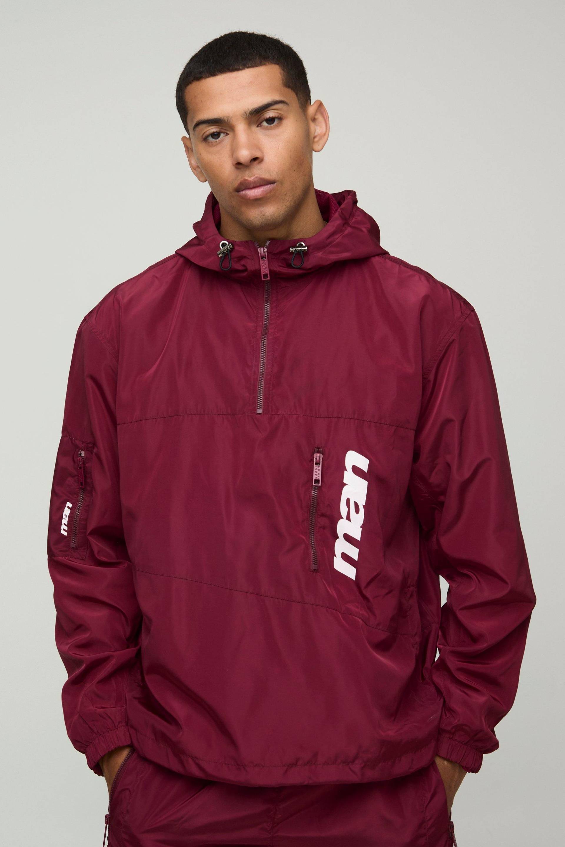Oversize Man Nylon-Jacke mit Kapuze - Rot - XS, Rot Oversize Man Nylon-Jacke mit Kapuze - Rot - XS, Rot von boohooman