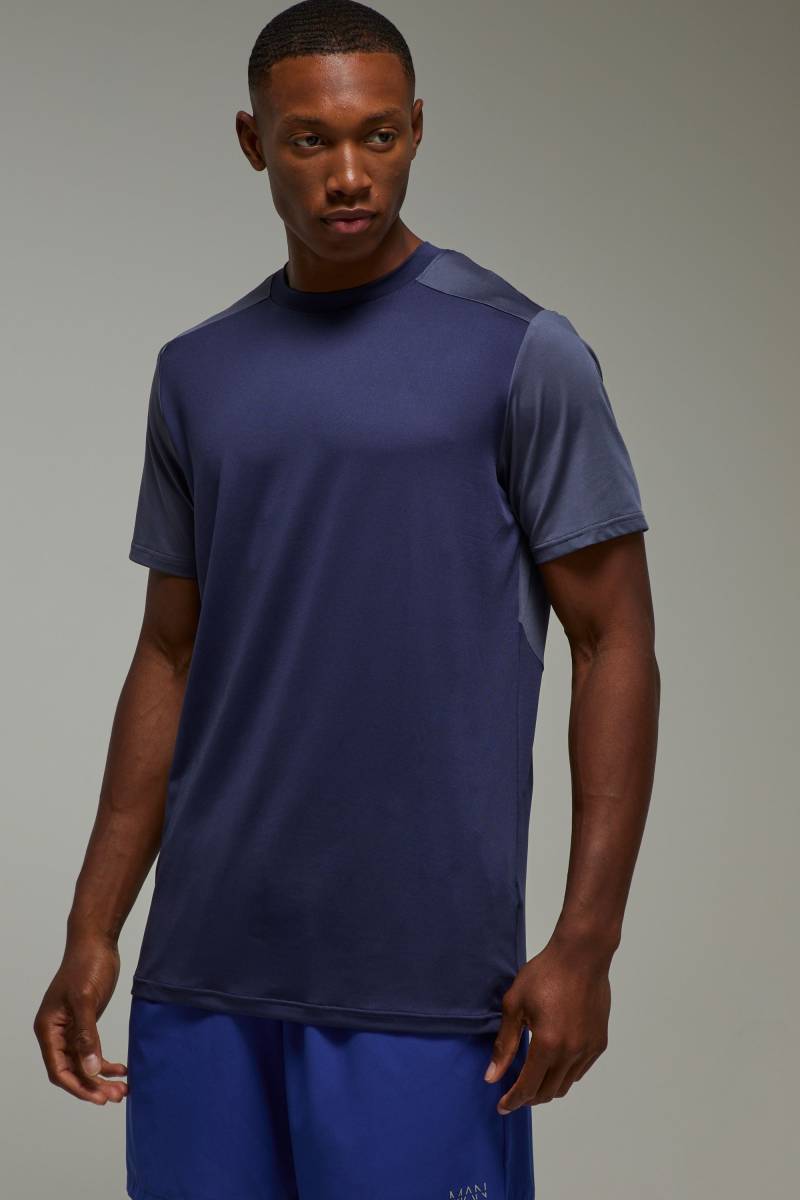 Man Active Colorblock T-Shirt - Blau - M, Blau Man Active Colorblock T-Shirt - Blau - M, Blau von boohooman