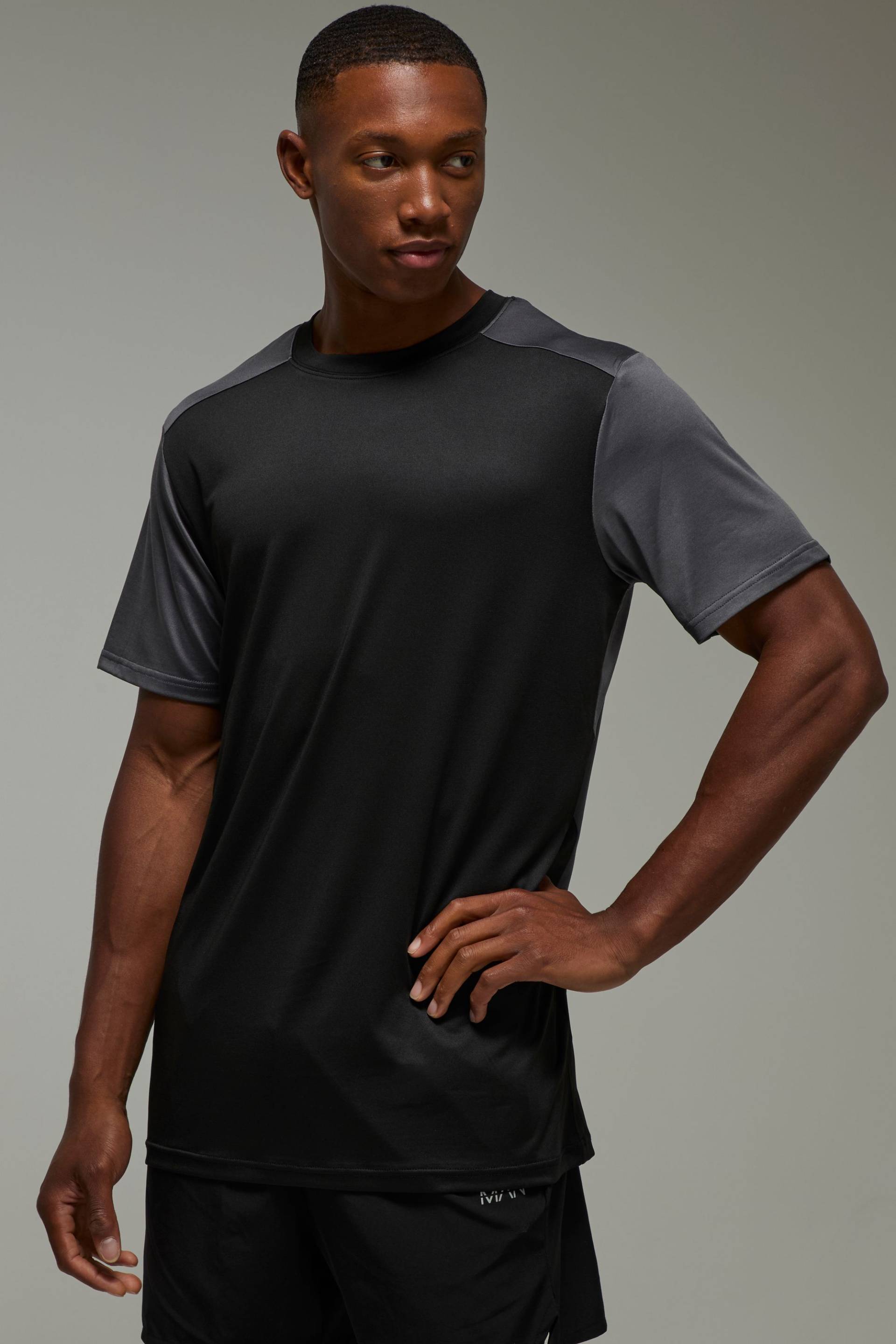 Man Active Colorblock T-Shirt - Schwarz - S, Schwarz von boohooman