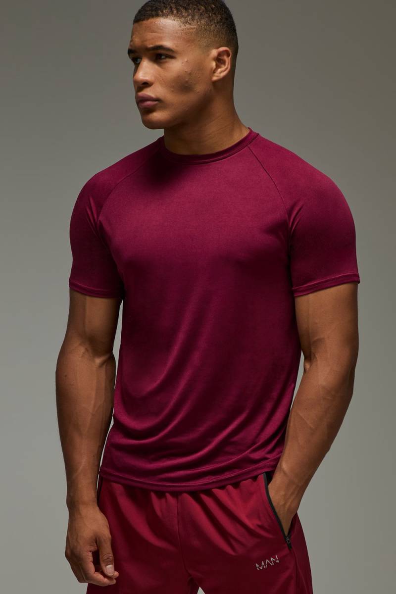 Man Active Lightweight Essentials Gym Raglan T-Shirt - Rot - 2XL, Rot von boohooman