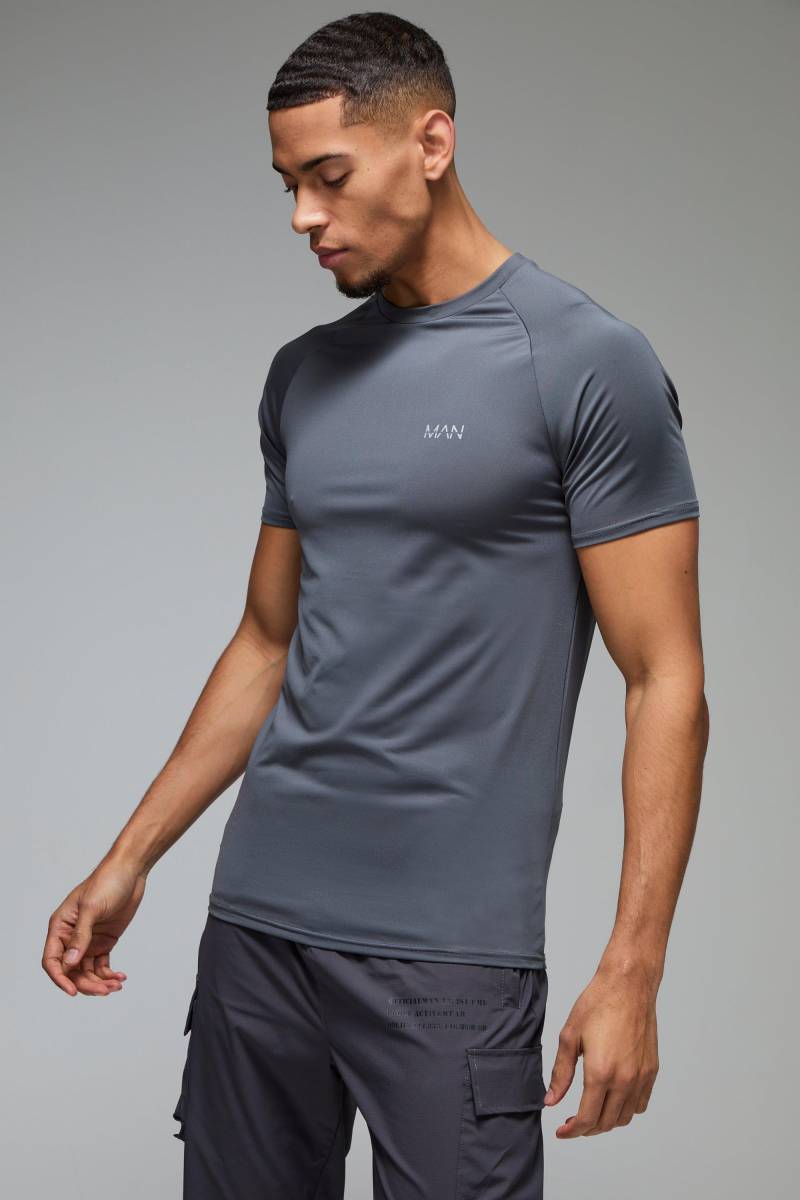 Man Active Muscle-Fit T-Shirt - Grau - M, Grau von boohooman