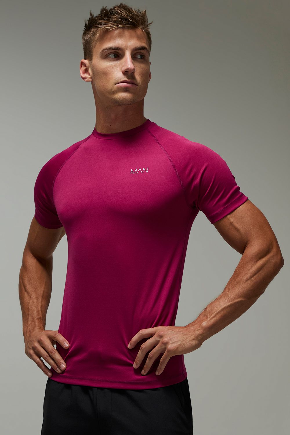 Man Active Muscle-Fit Mesh T-Shirt - Rot - S, Rot von boohooman