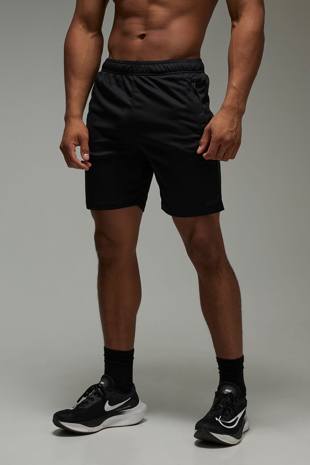 Man Active Stretch 7inch Shorts mit Reißverschluss-Taschen von boohooman