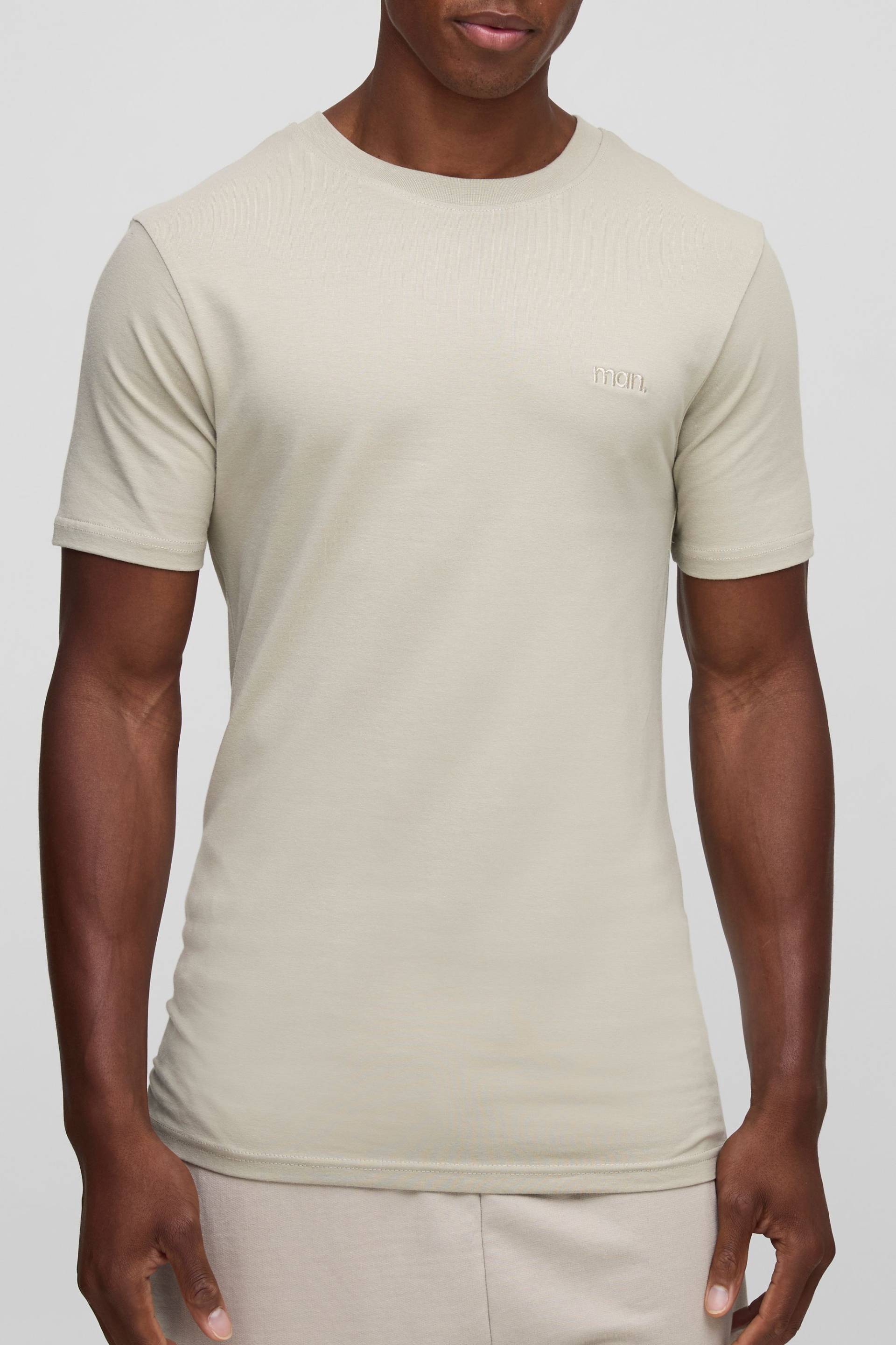 Man Basic Muscle-Fit Rundhals T-Shirt - light khaki - XL, light khaki von boohooman
