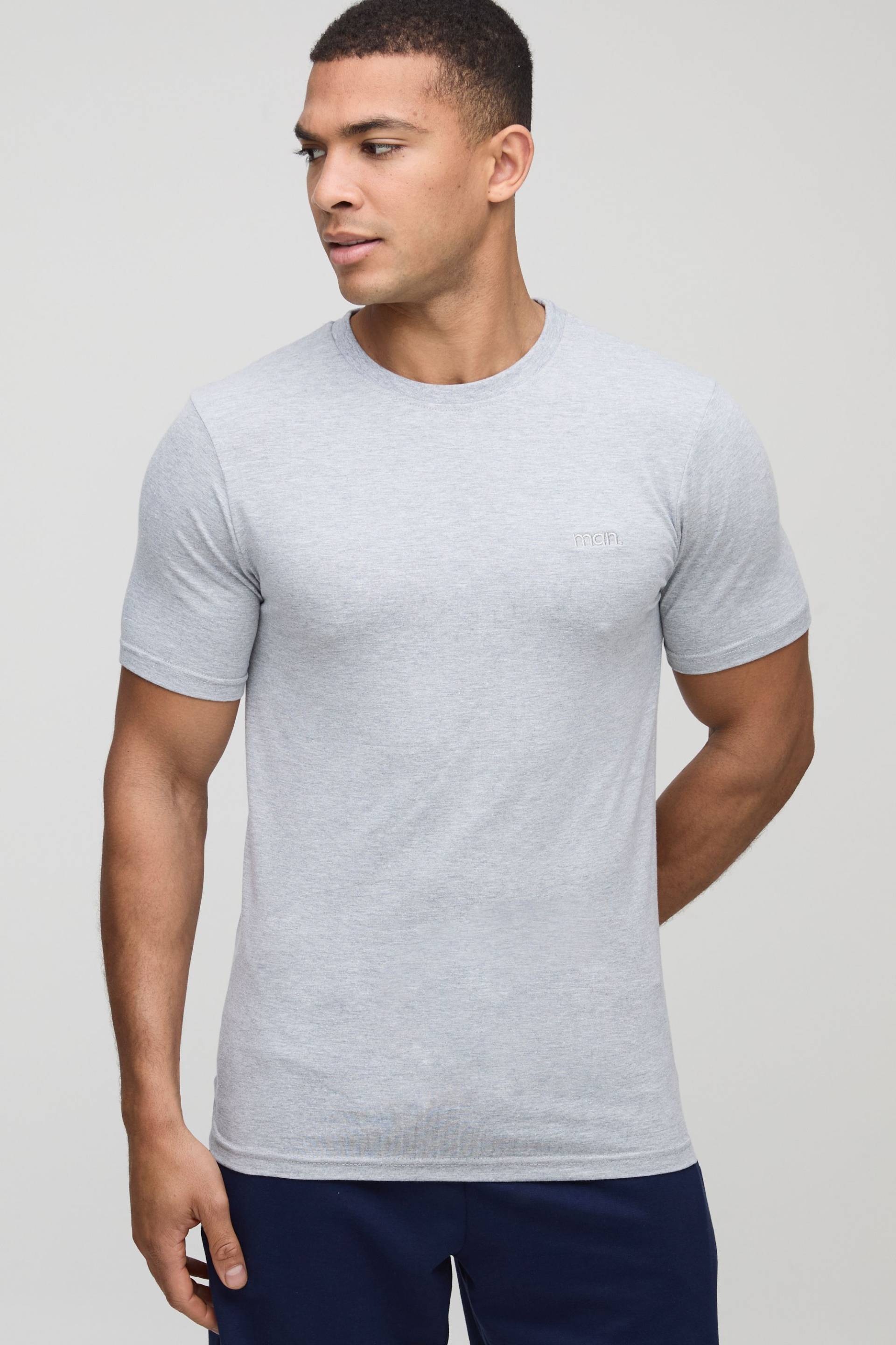 Man Basic Muscle-Fit Rundhals T-Shirt von boohooman