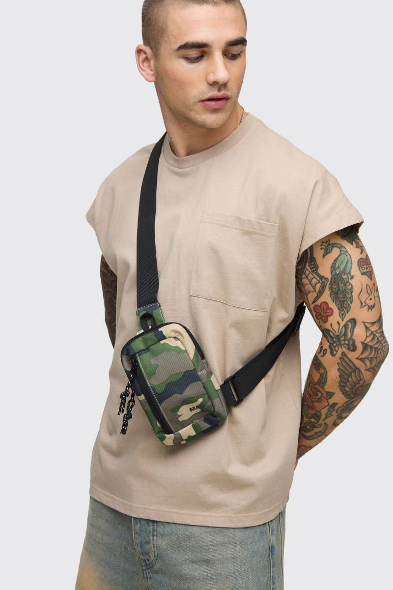 Man Camouflage Umhängetasche von boohooman