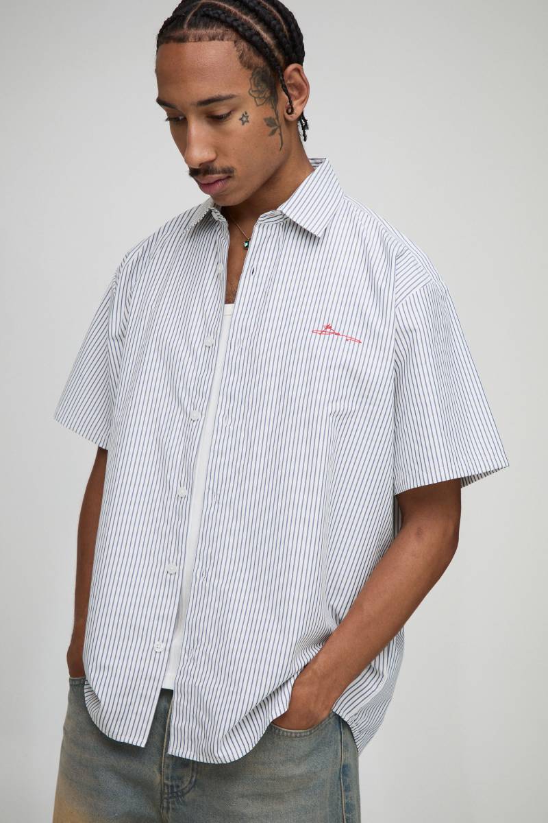 Kurzärmliges gestreiftes Super Oversize Man Hemd aus Baumwolle - Blau - XS, Blau von boohooman