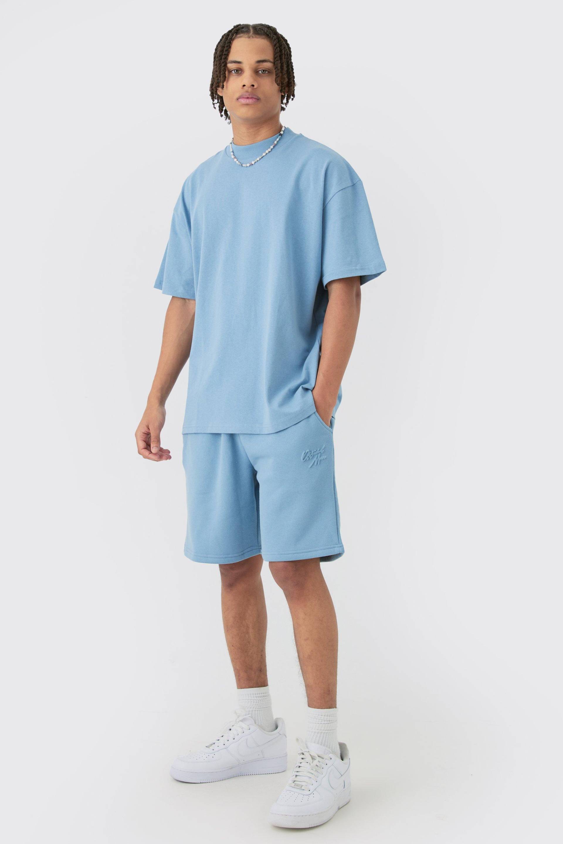 Mens Oversized Extended Neck Official Man Embossed T-shirt & Short Set - Blau - L, Blau von boohooman