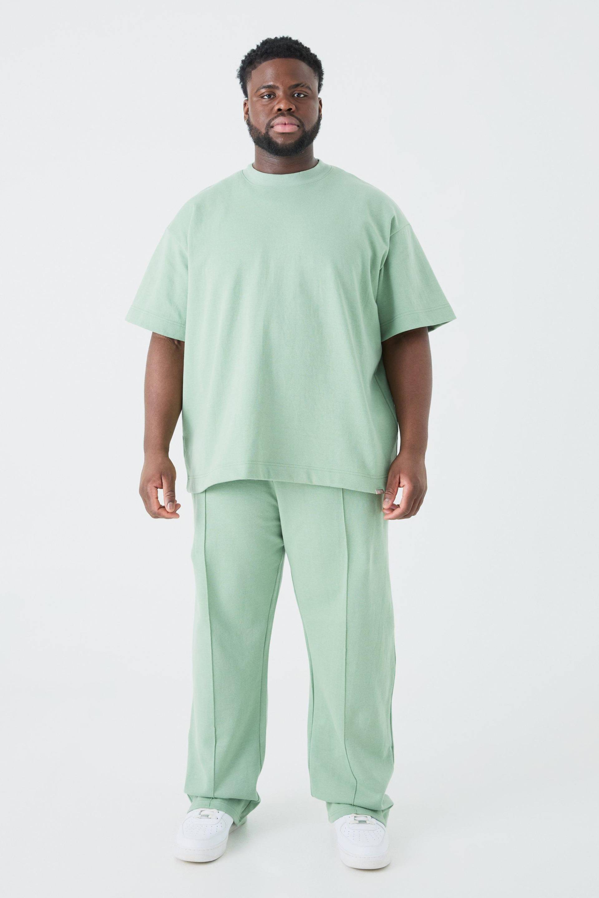 Mens Plus Oversized T-shirt & Relaxed Jogger Interlock Set - Grün - XXXL, Grün von boohooman