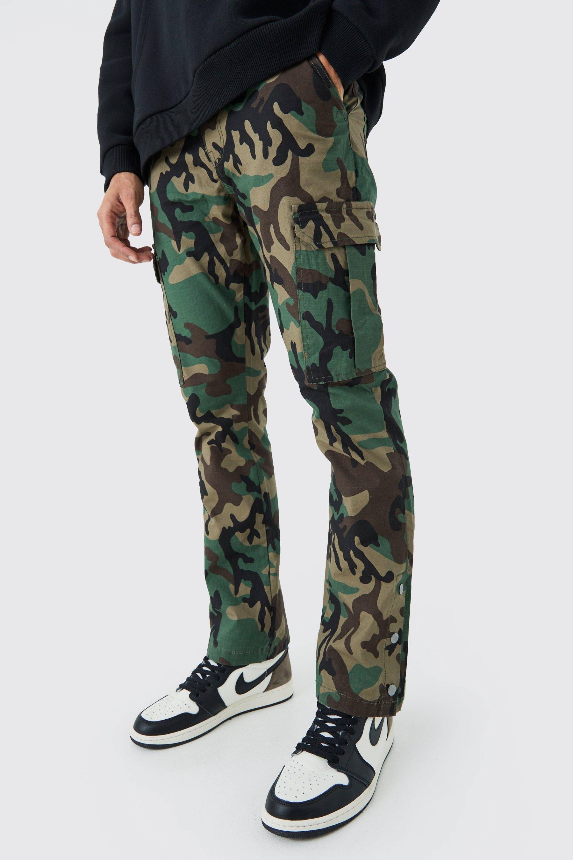 Mens Slim Flare Ripstop Camo Cargo Trouser With Popper Hem - Khaki - 34, Khaki von boohooman