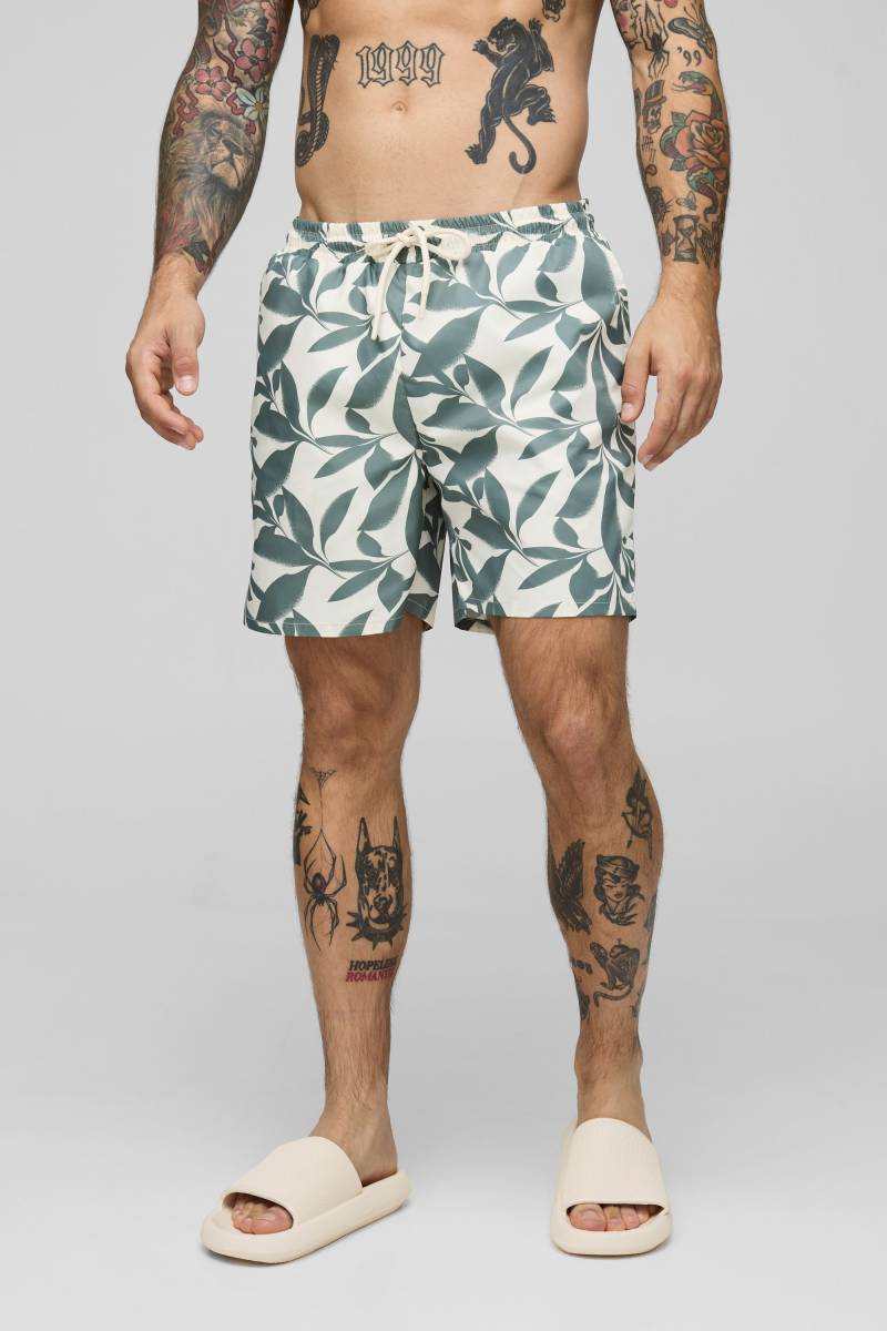 Mittellange Badehose mit Blätter-Print - Khaki - S, Khaki von boohooman