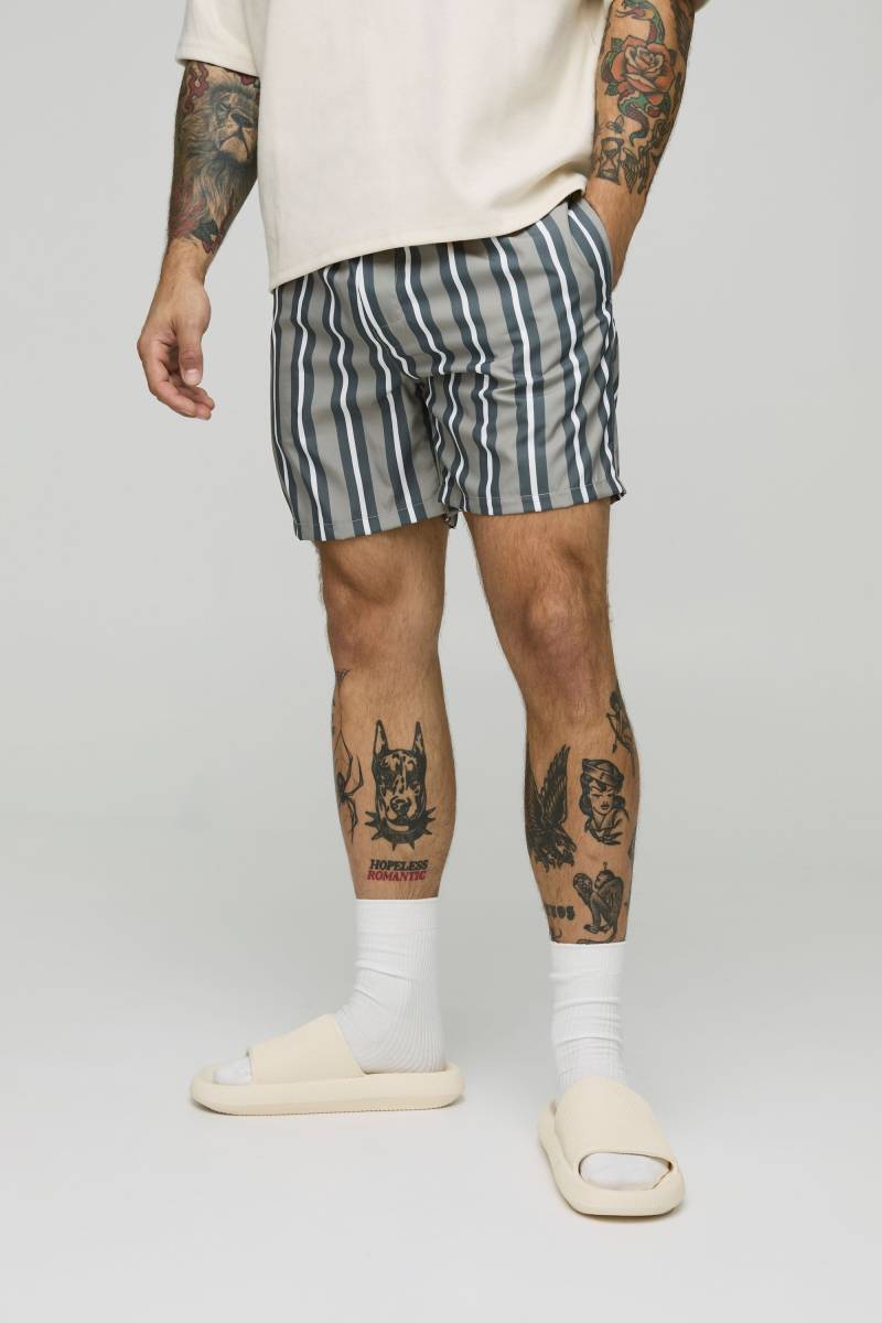 Mittellange gestreifte Badehose - Grau - XS, Grau Mittellange gestreifte Badehose - Grau - XS, Grau von boohooman