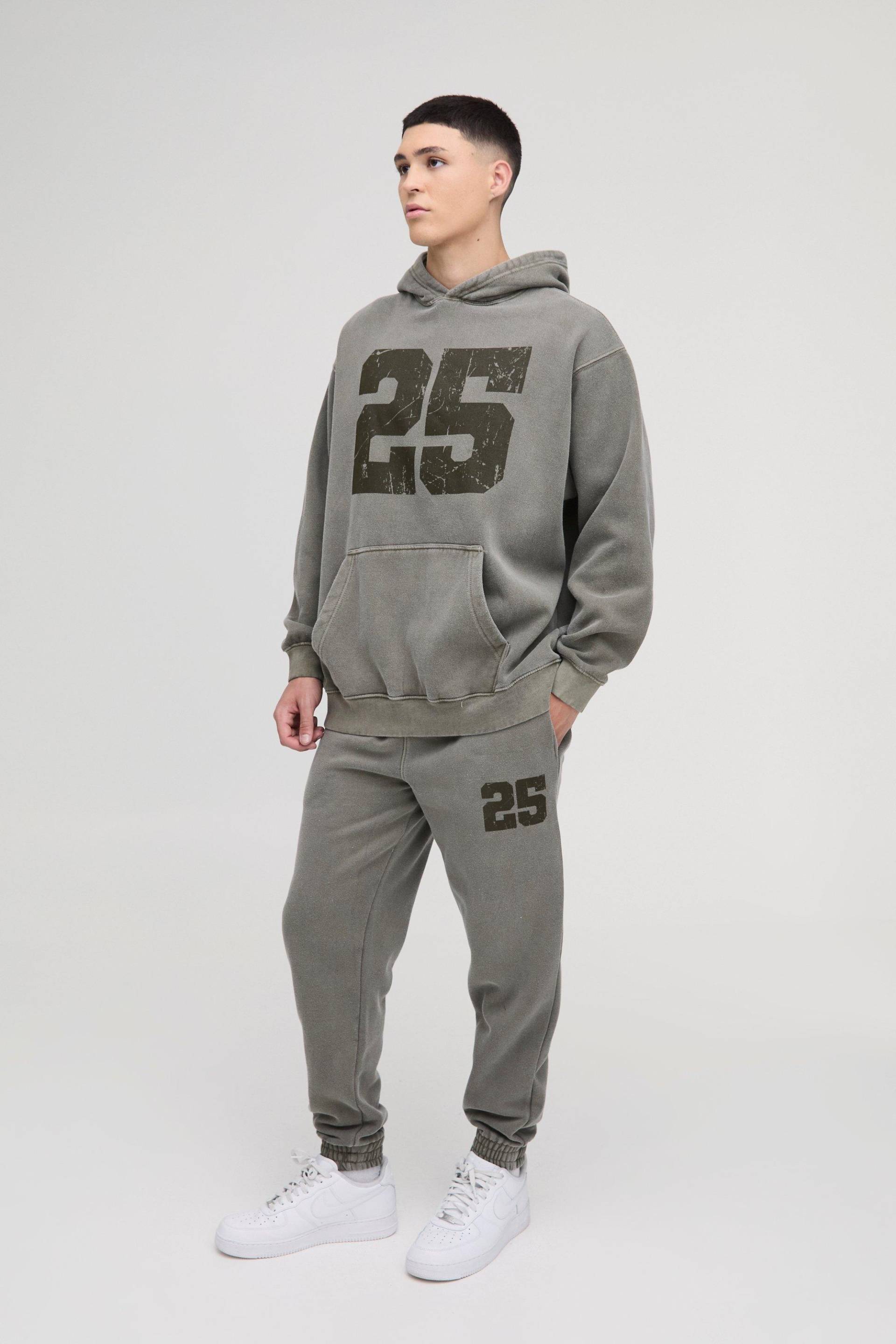 Oversize 25 Trainingsanzug mit Kapuze - Khaki - M, Khaki von boohooman