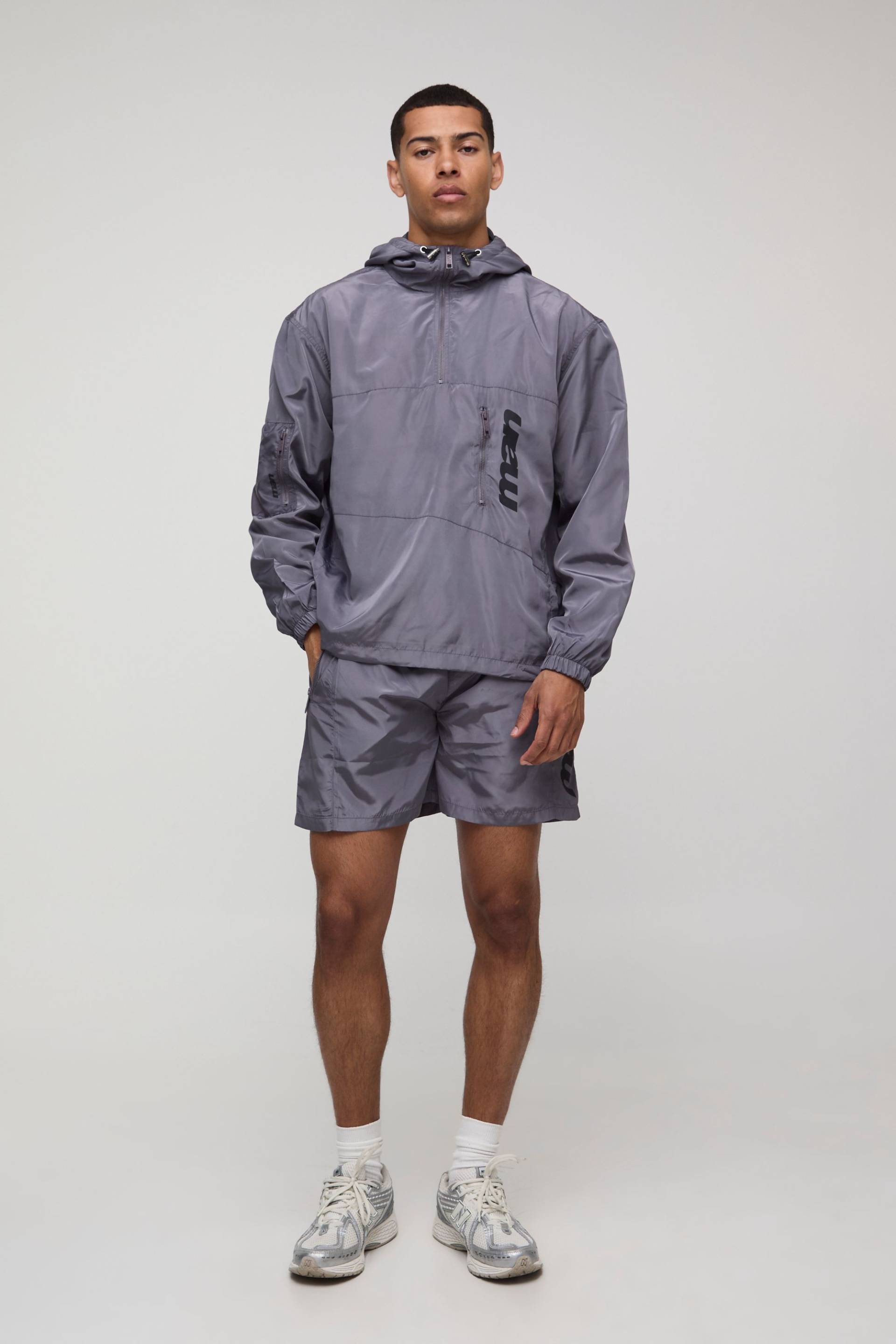 Oversize Man Nylon-Jacke mit Kapuze von boohooman